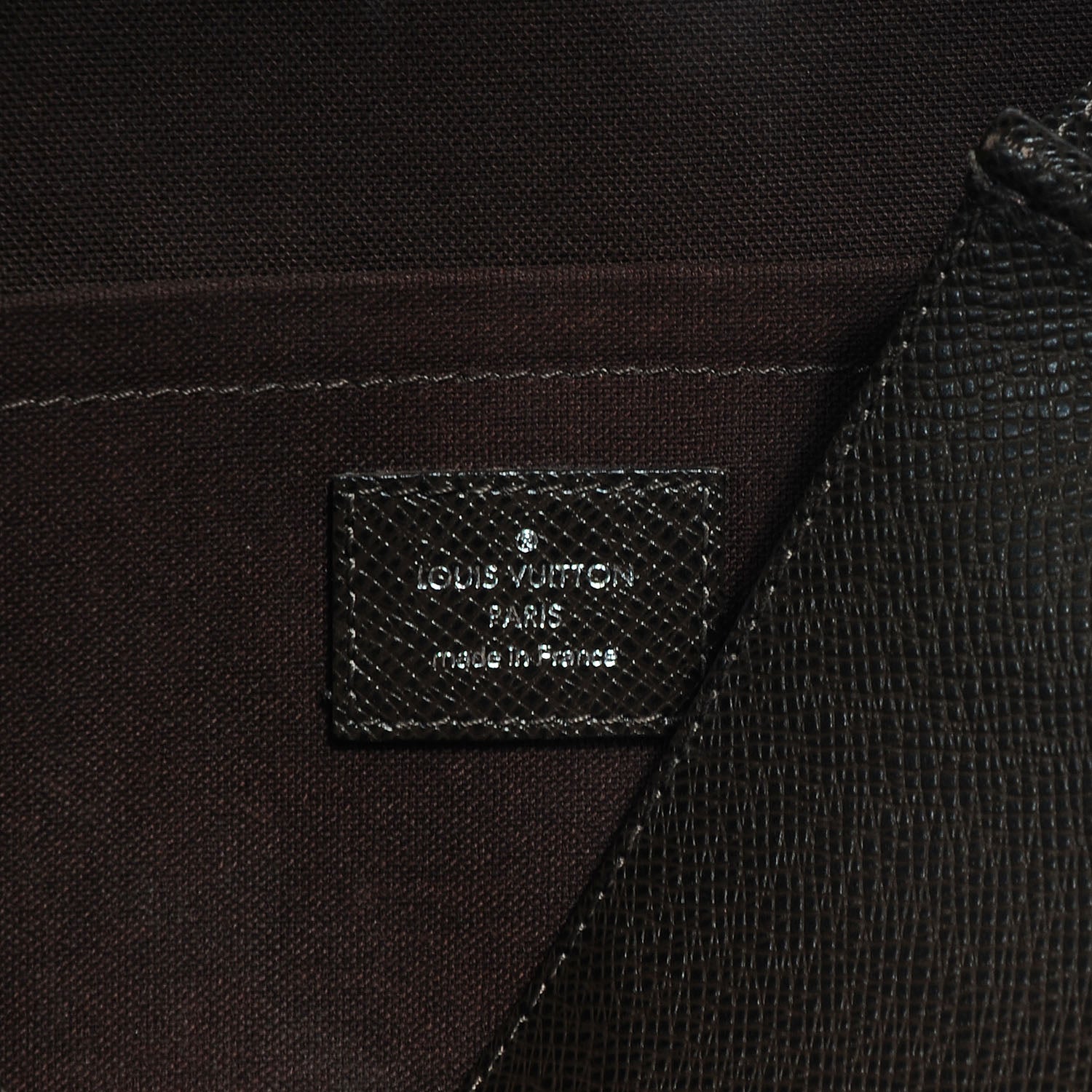 Louis Vuitton Taiga Andrei Messenger Bag Grizzli 6 of 7
