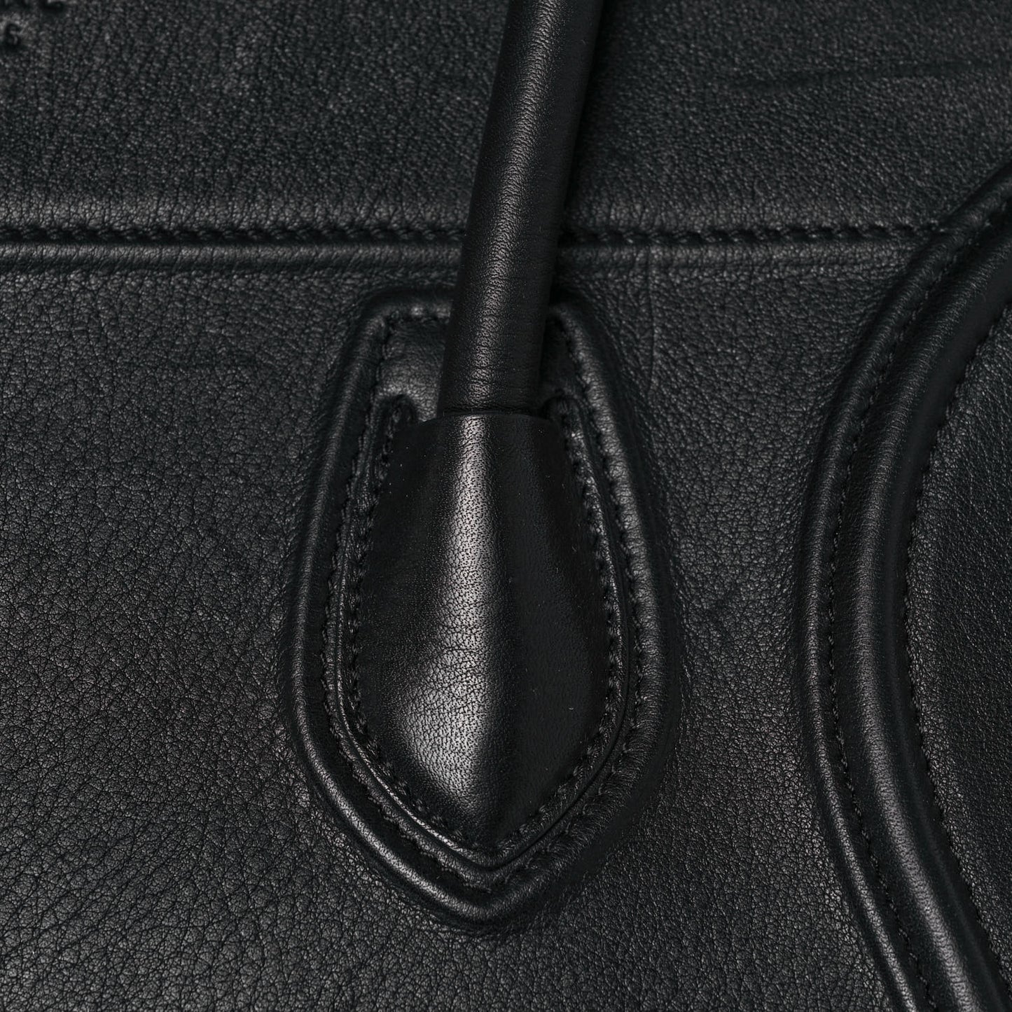 Supple Calfskin Large Phantom Luggage Black