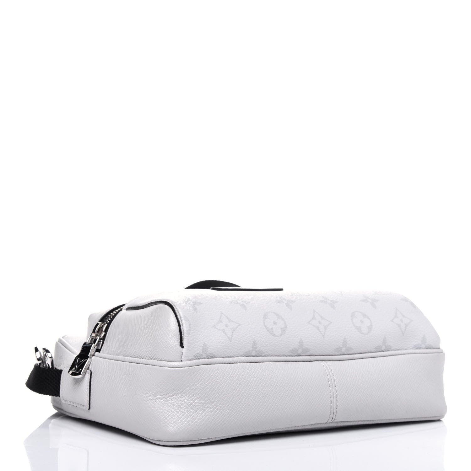 Louis Vuitton Taiga Monogram Outdoor Messenger White 4 of 15