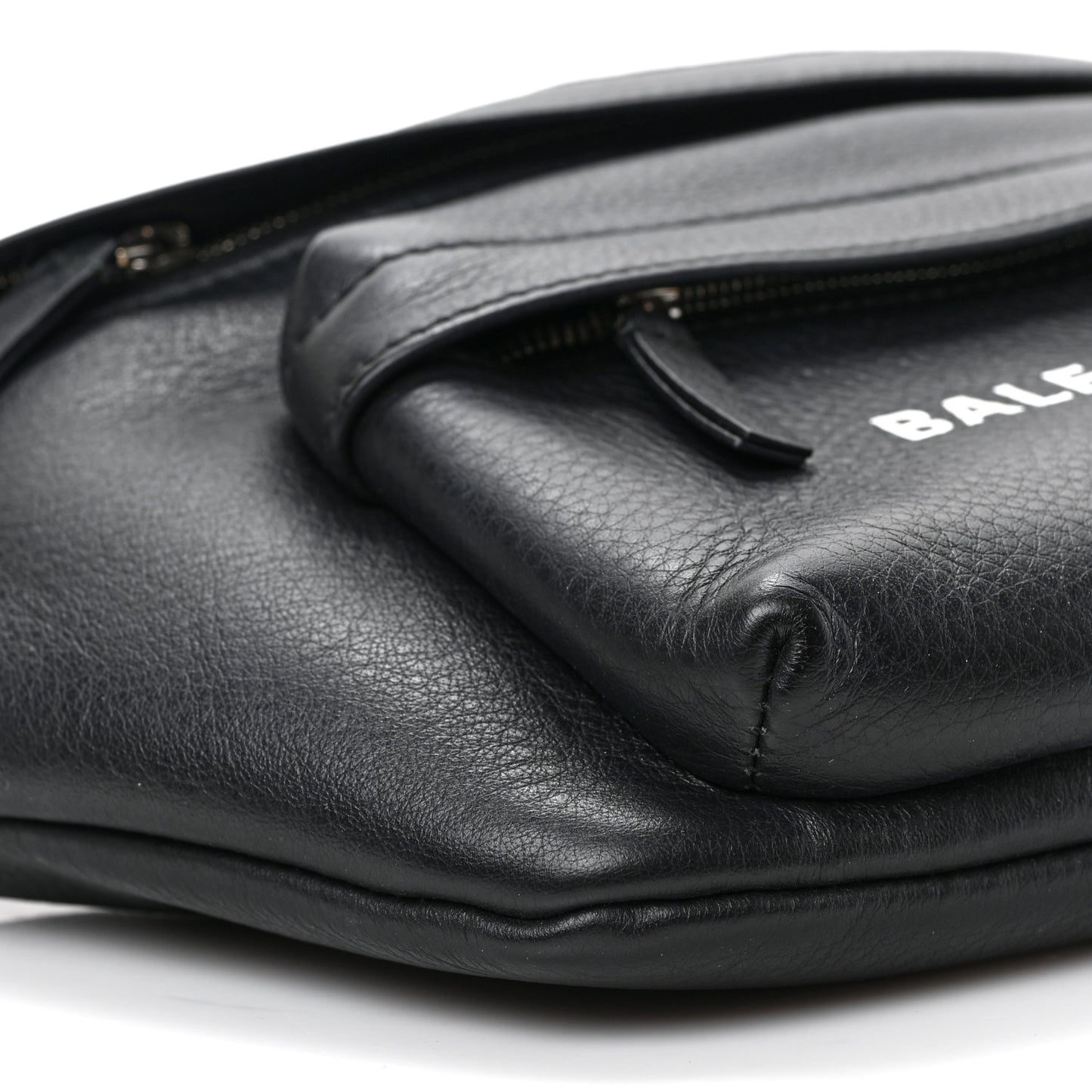 Smooth Calfskin Logo Everyday Beltpack XS Black White