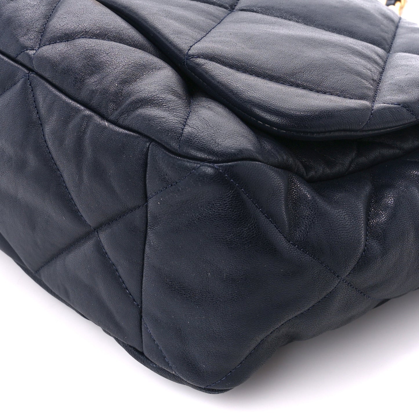 Lambskin Quilted Maxi Chanel 19 Flap Navy