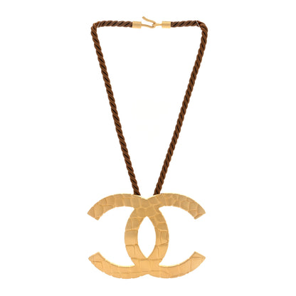 Chanel Silk Metal Crocodile Oversized CC Short Necklace Pendant Gold 3 of 5