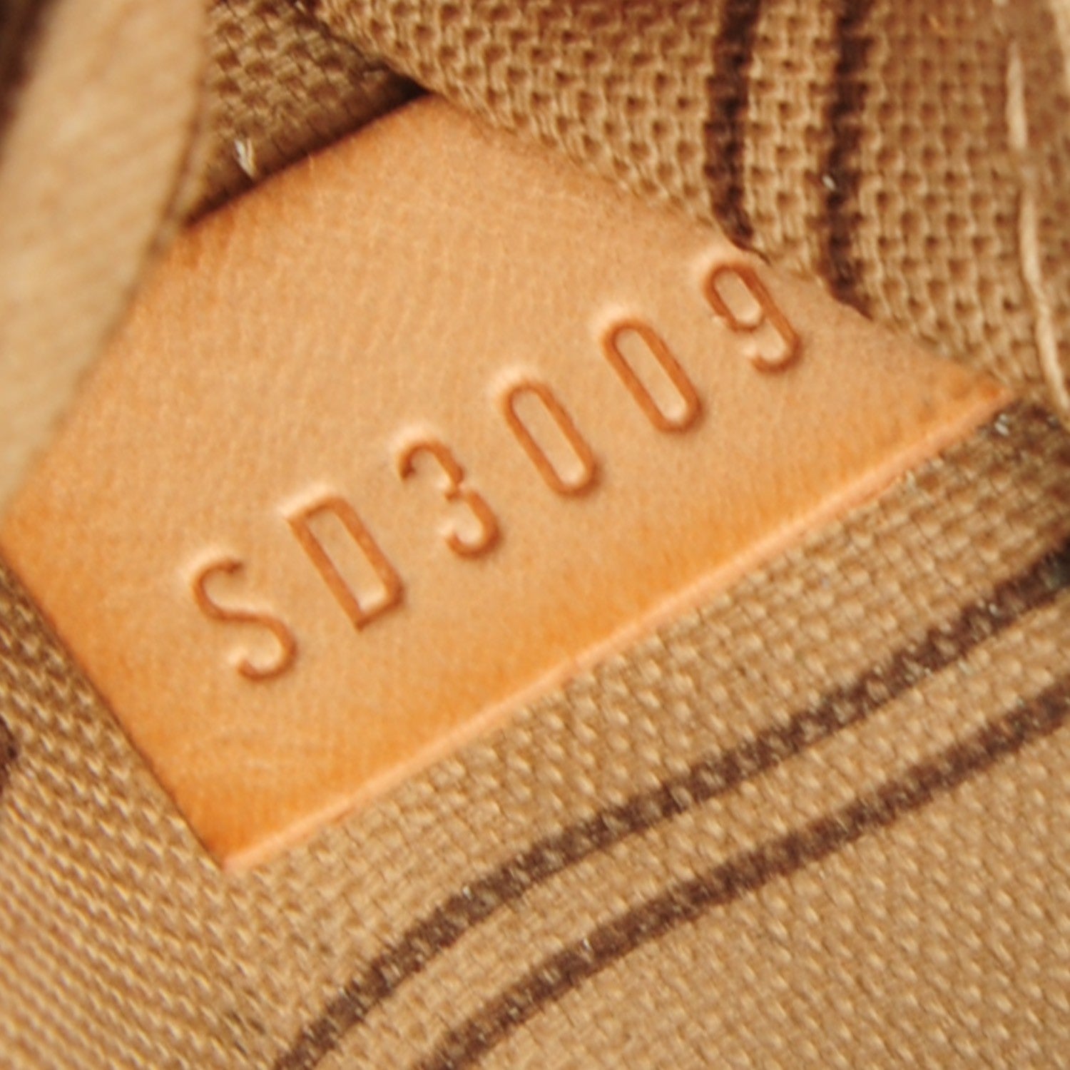 Louis Vuitton Monogram Neverfull MM 8 of 8