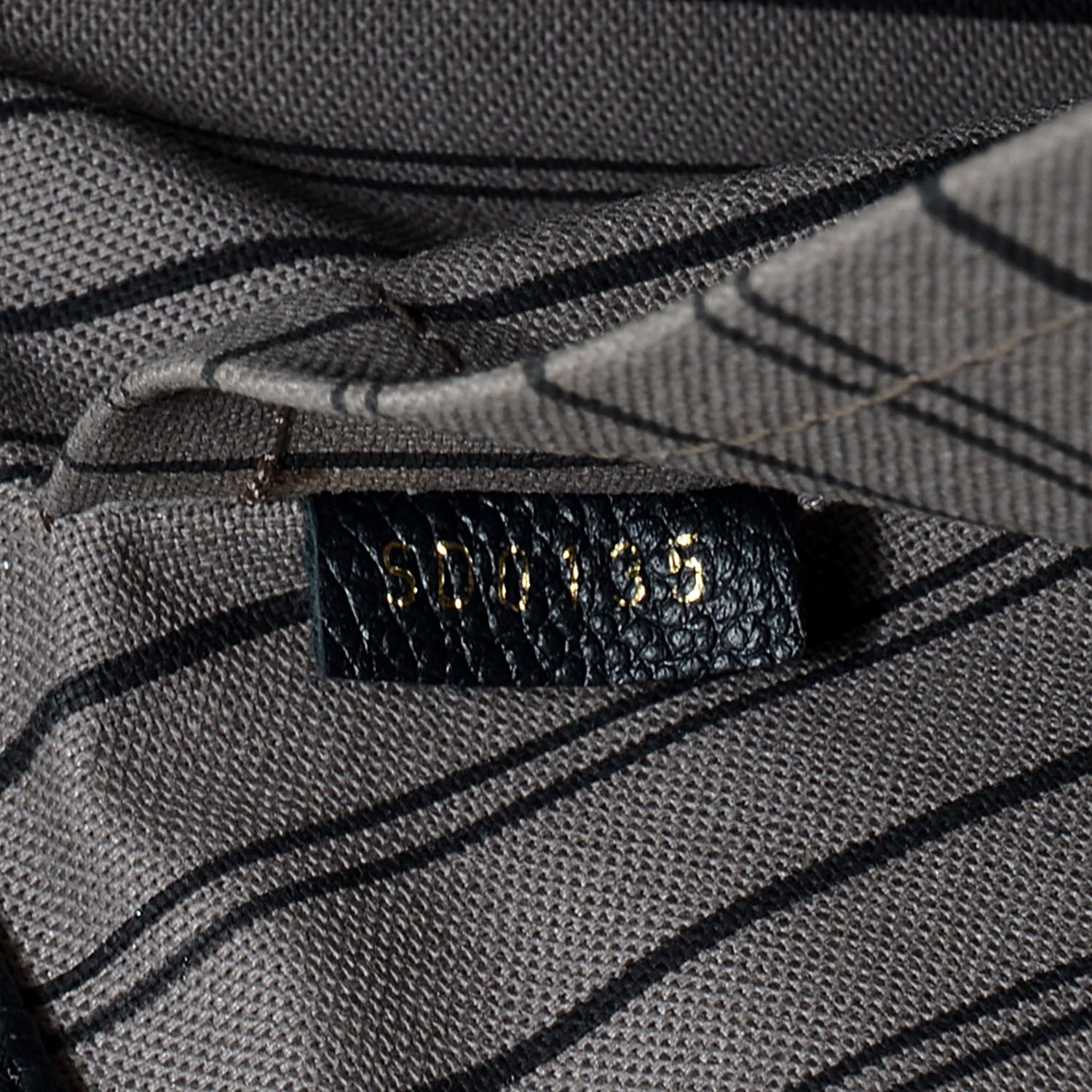 Louis Vuitton Empreinte Montaigne MM Black 8 of 9