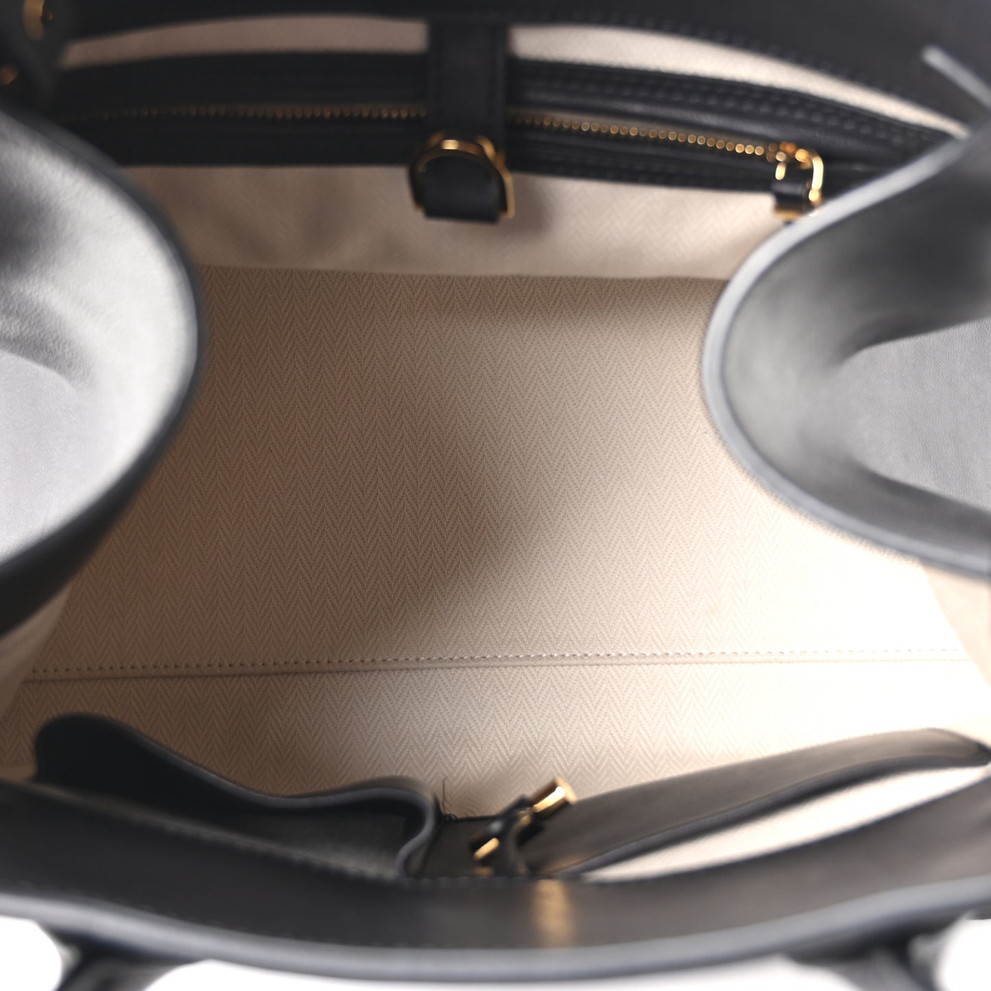 Polished Saddle Calfskin Soft Margaux 12 Black