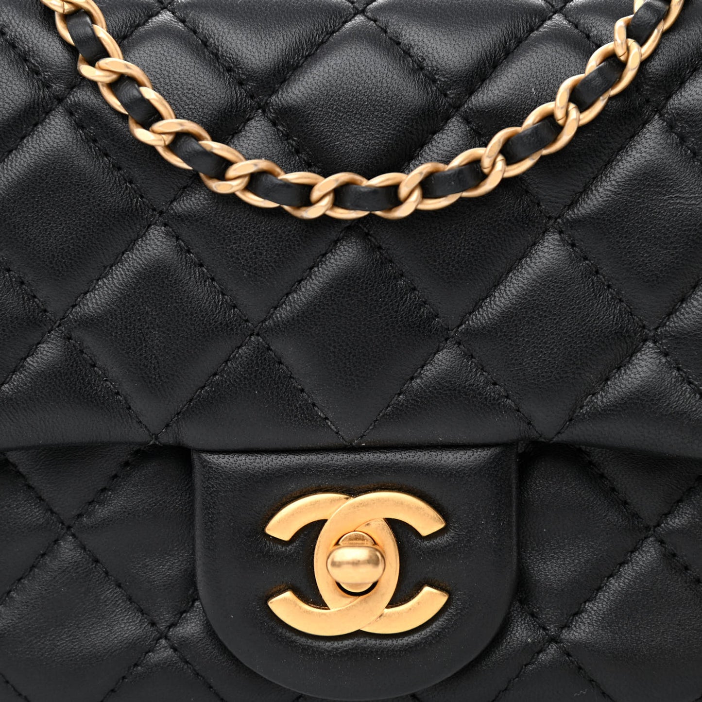 Lambskin Quilted Mini Pearl Crush Flap Black