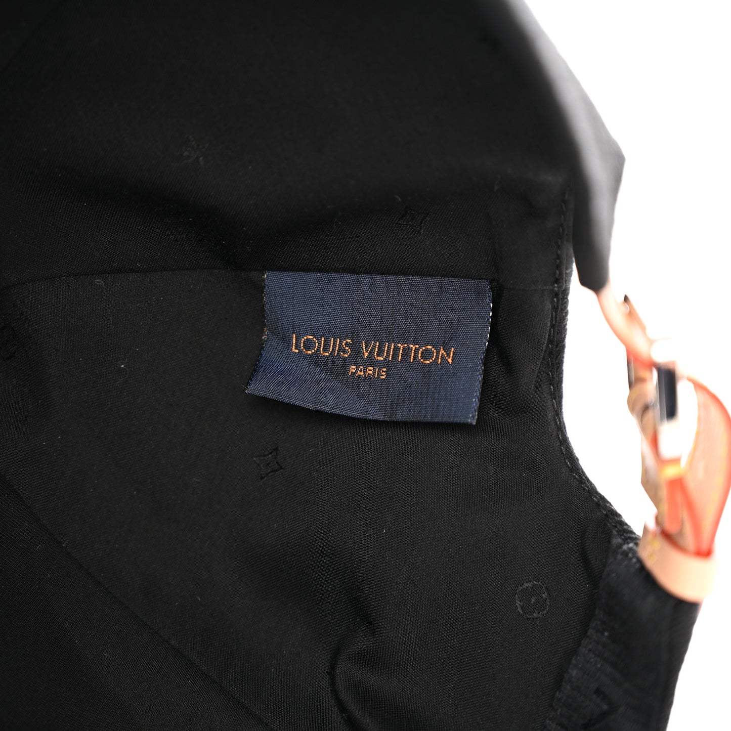 Monogram Essential Cap M Black