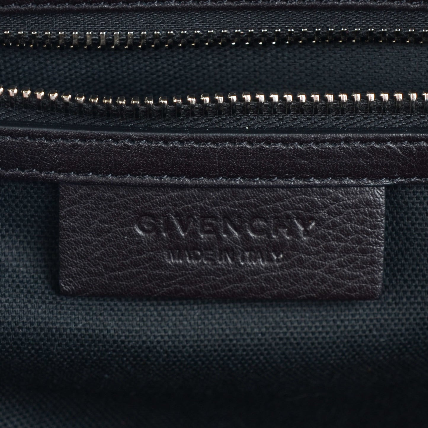Waxy Grained Calfskin Medium Nightingale Black