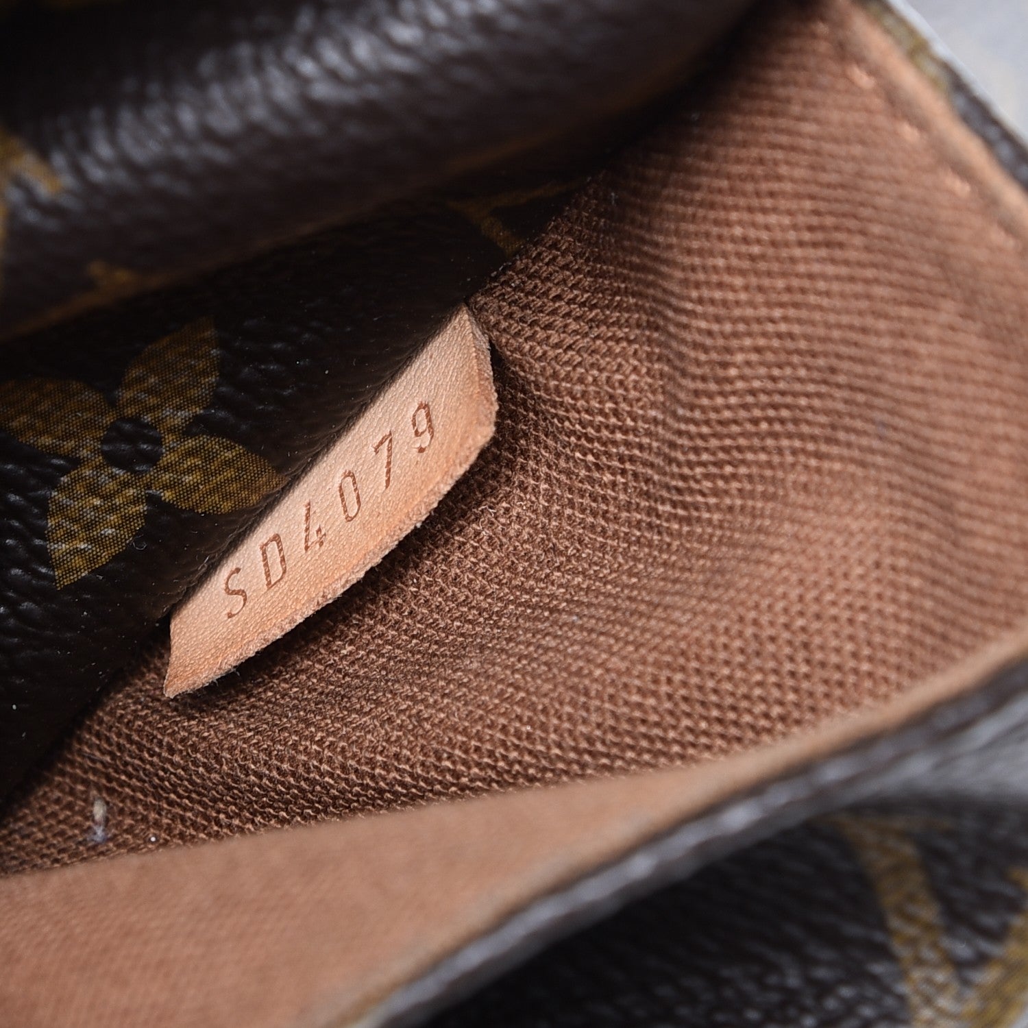 Louis Vuitton Monogram Totally MM 7 of 7