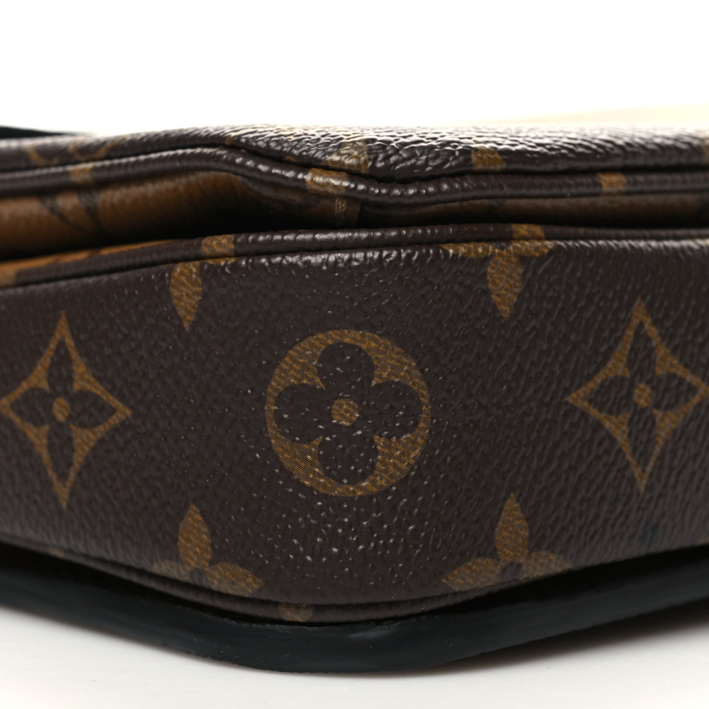 Reverse Monogram Pochette Metis