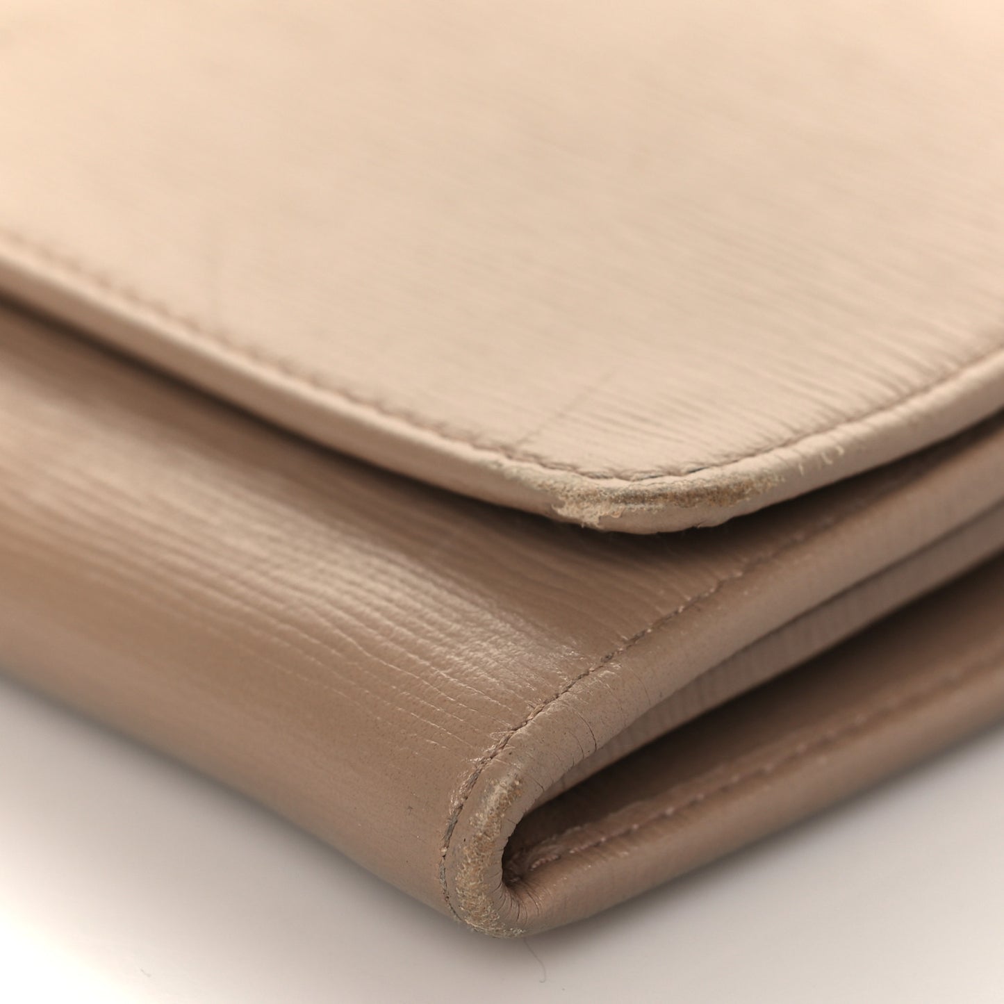 Vitello Move Metal Oro Chain Wallet Cammeo