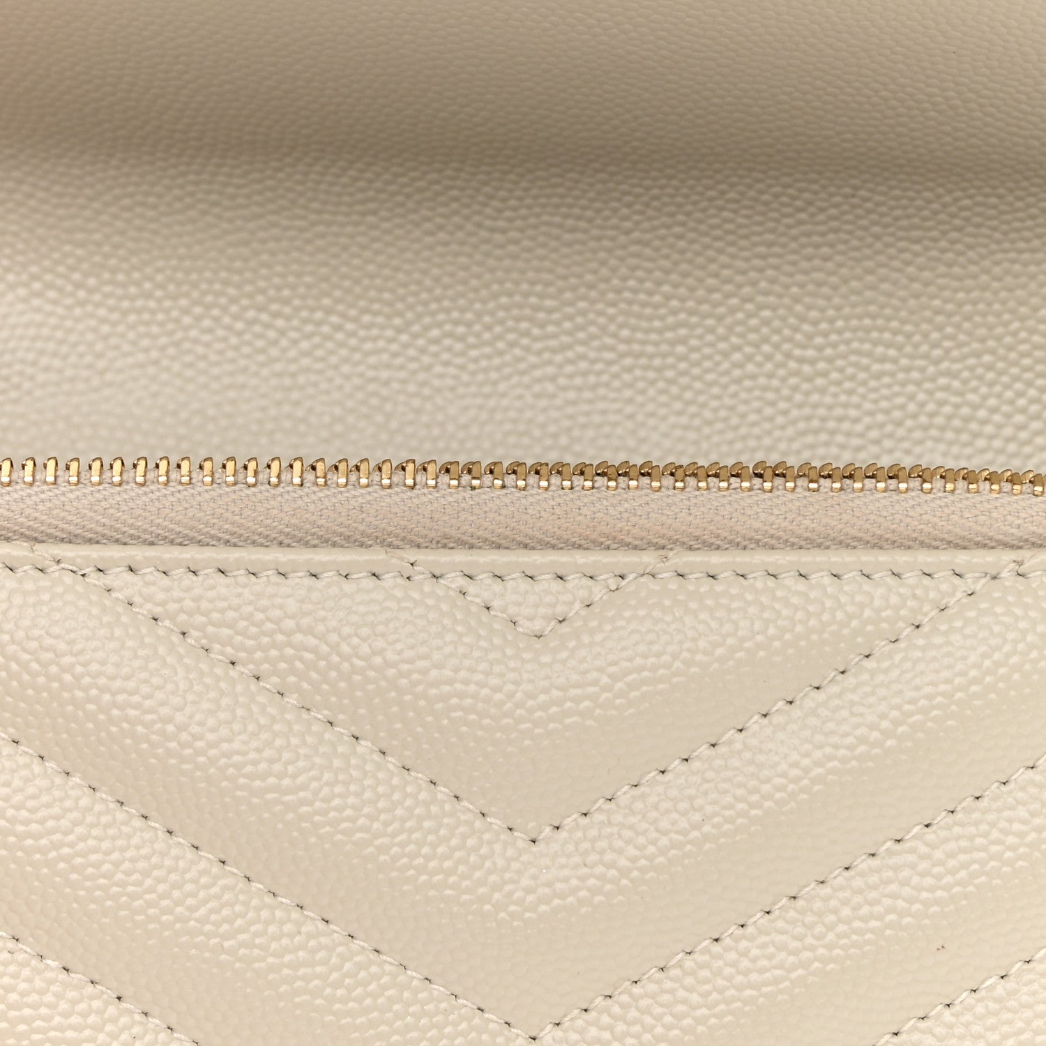Saint Laurent Grain De Poudre Matelasse Chevron Monogram Envelope Chain Wallet Blanc Vintage 13 of 15