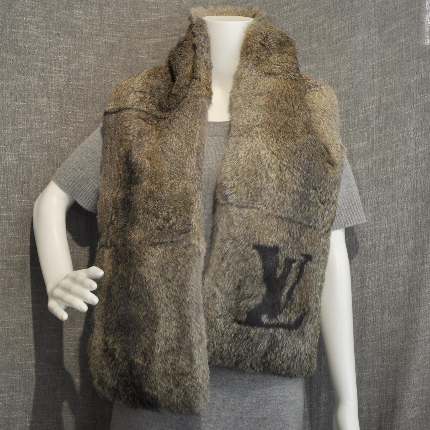 Louis Vuitton Rex en Lapin Rabbit Fur LV Stole 5 of 7