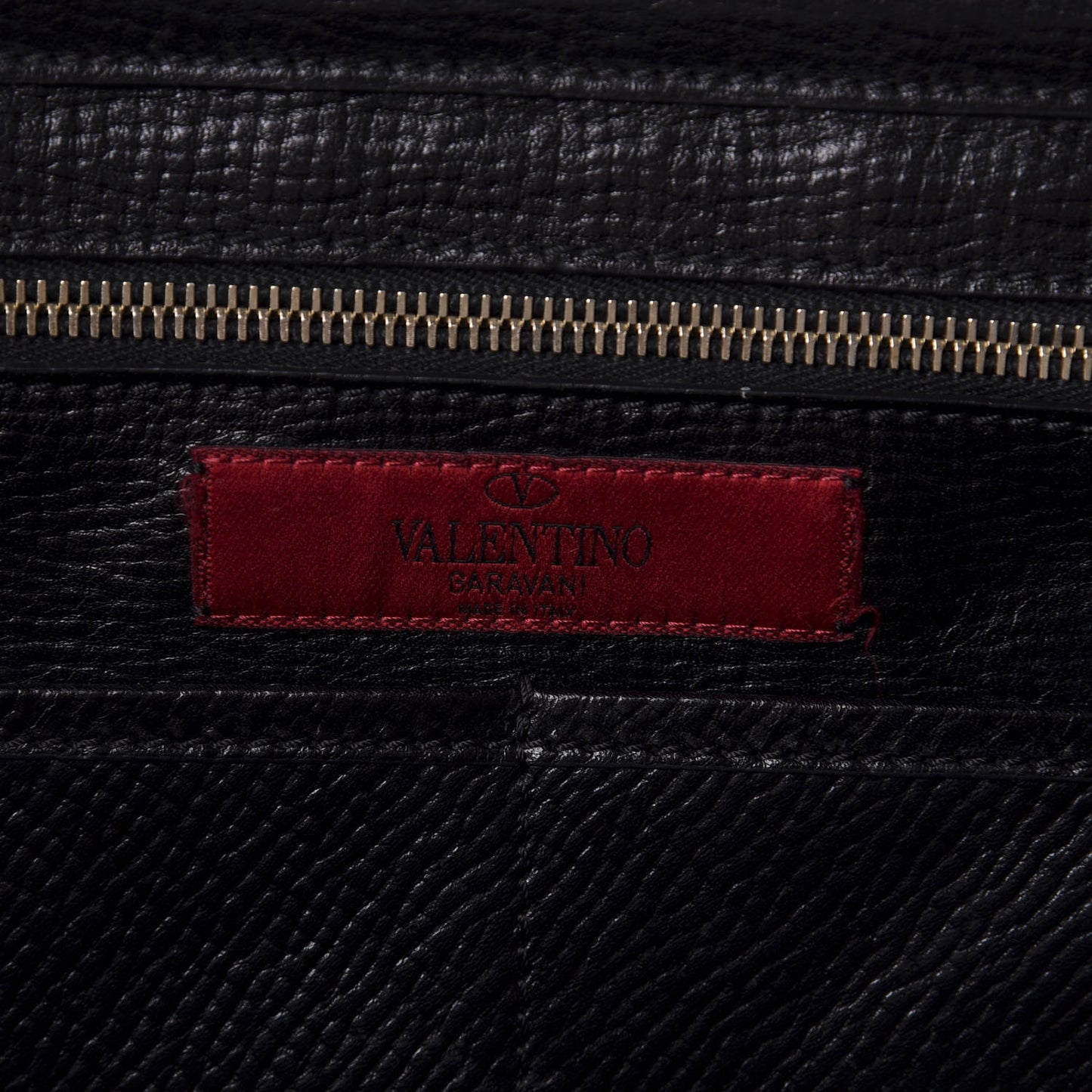Textured Calfskin Medium Rockstud Tote Black