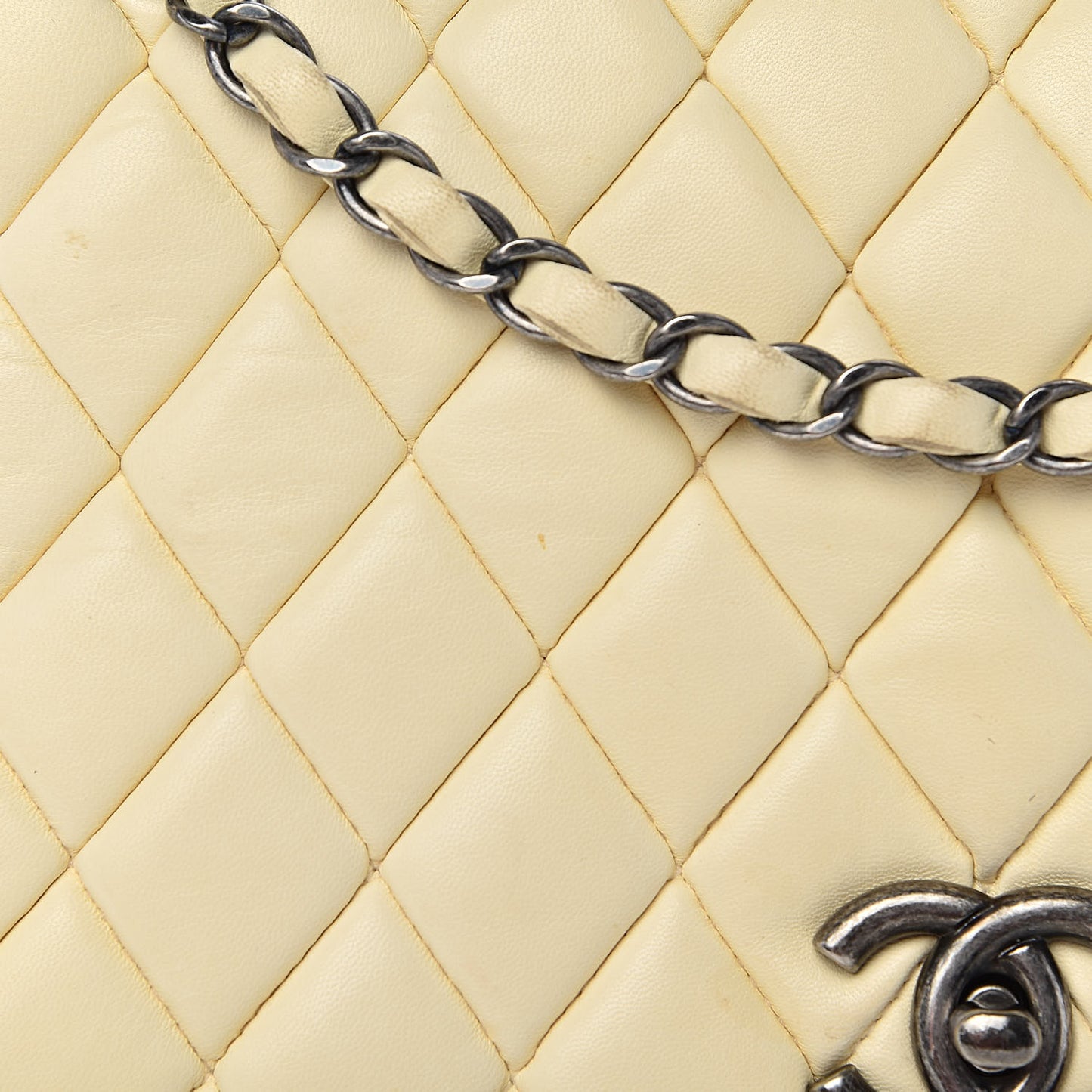 Lambskin Large New Bubble Flap Ivory