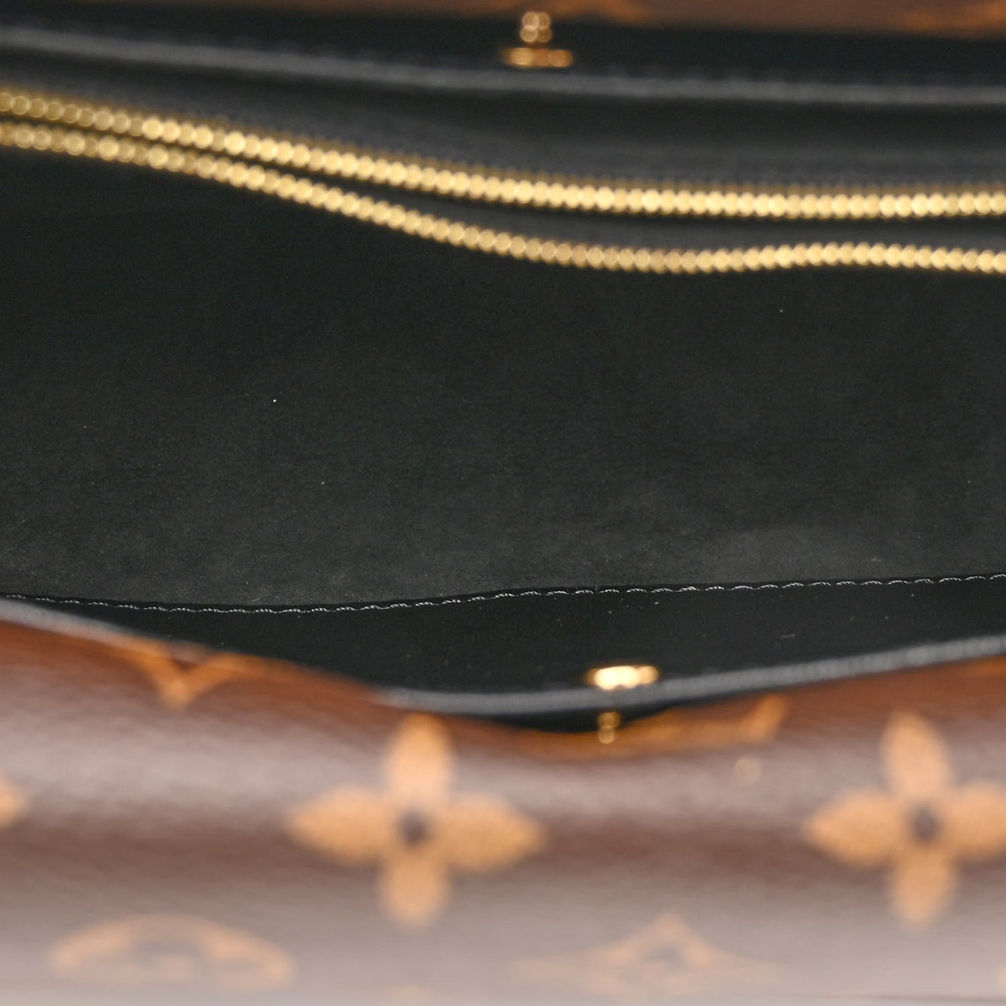 Monogram Double V Black
