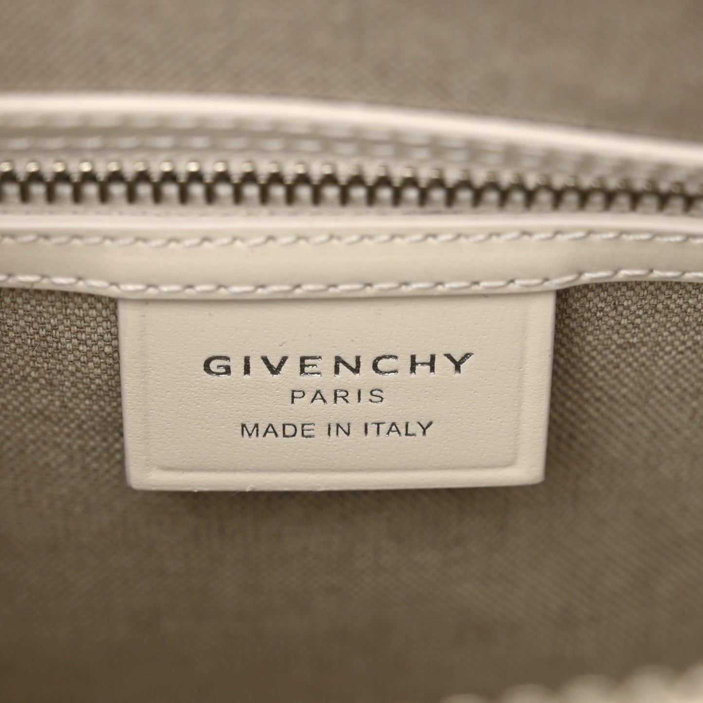 Shiny Lord Calfskin Mini Antigona Ivory