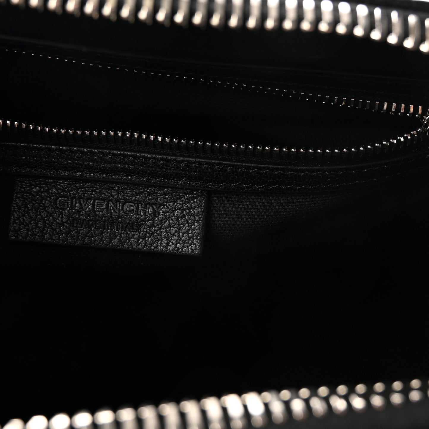 Sugar Goatskin Medium Antigona Black