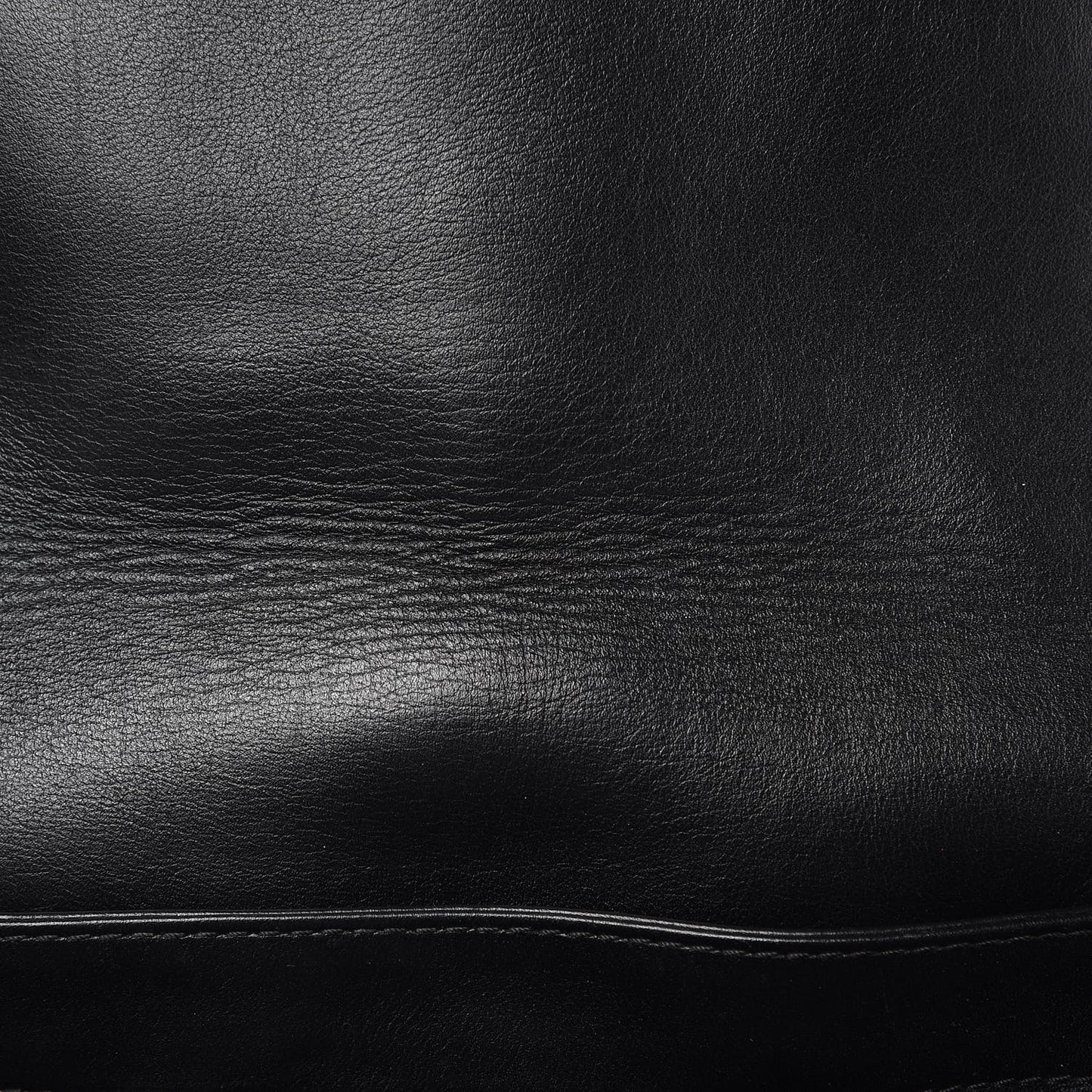 Calfskin Enchained Medium Boy Flap Black