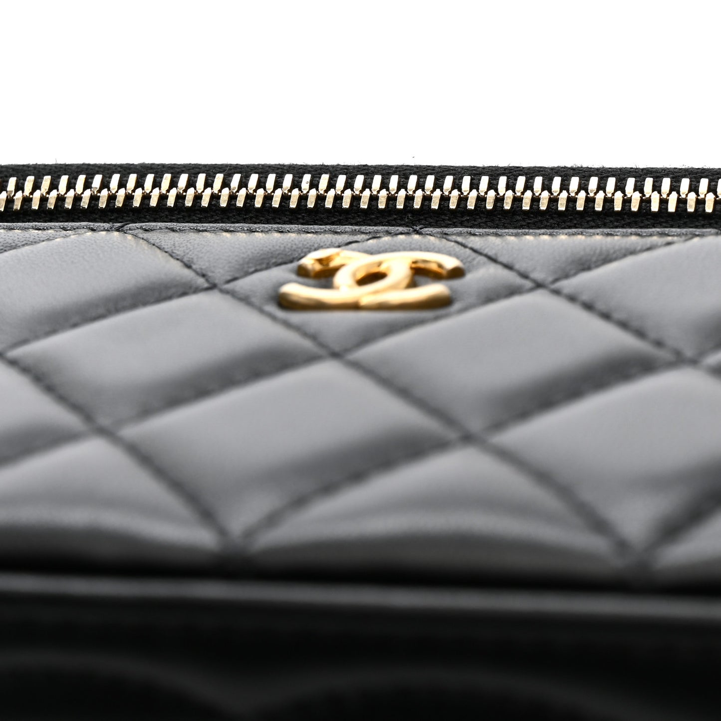 Lambskin Quilted Pearl Crush Small Vanity Case With Chain Black