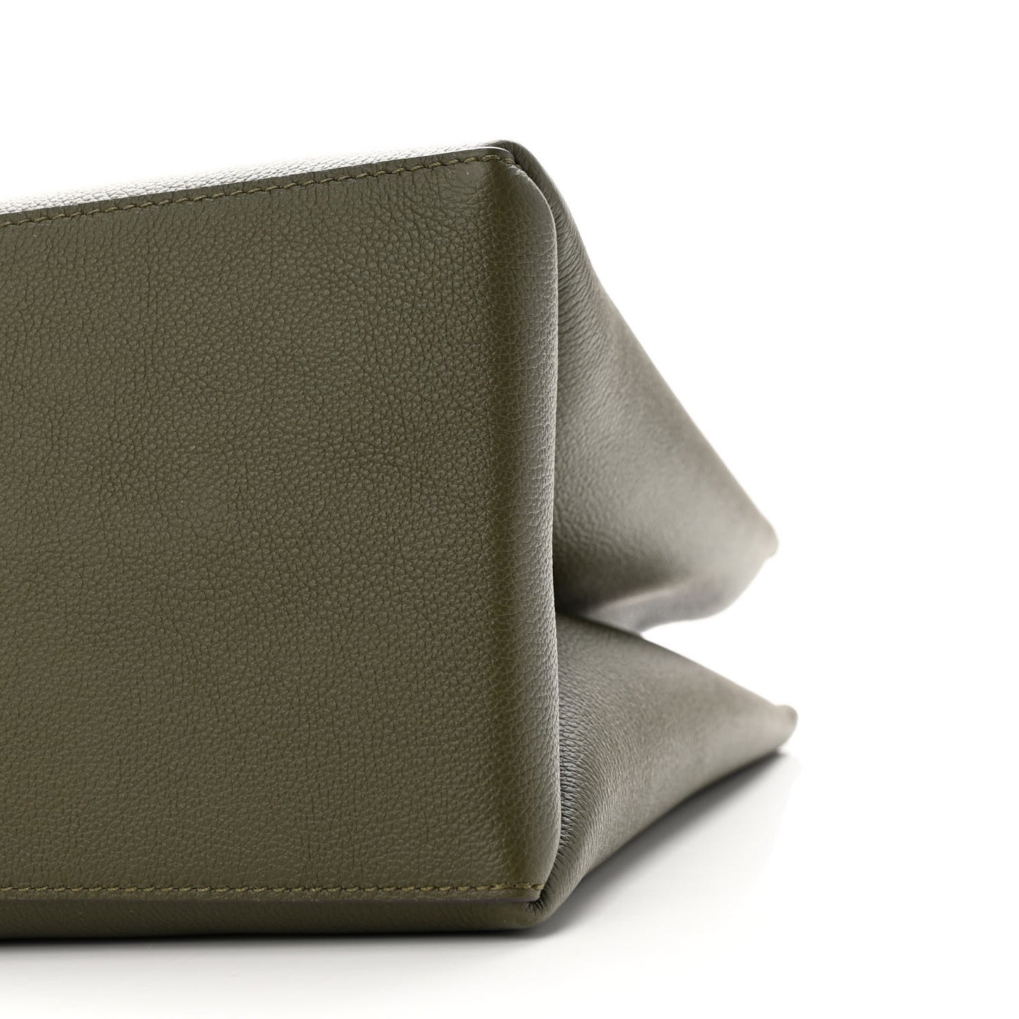 Grained Calfskin Lockme Shopper Kaki