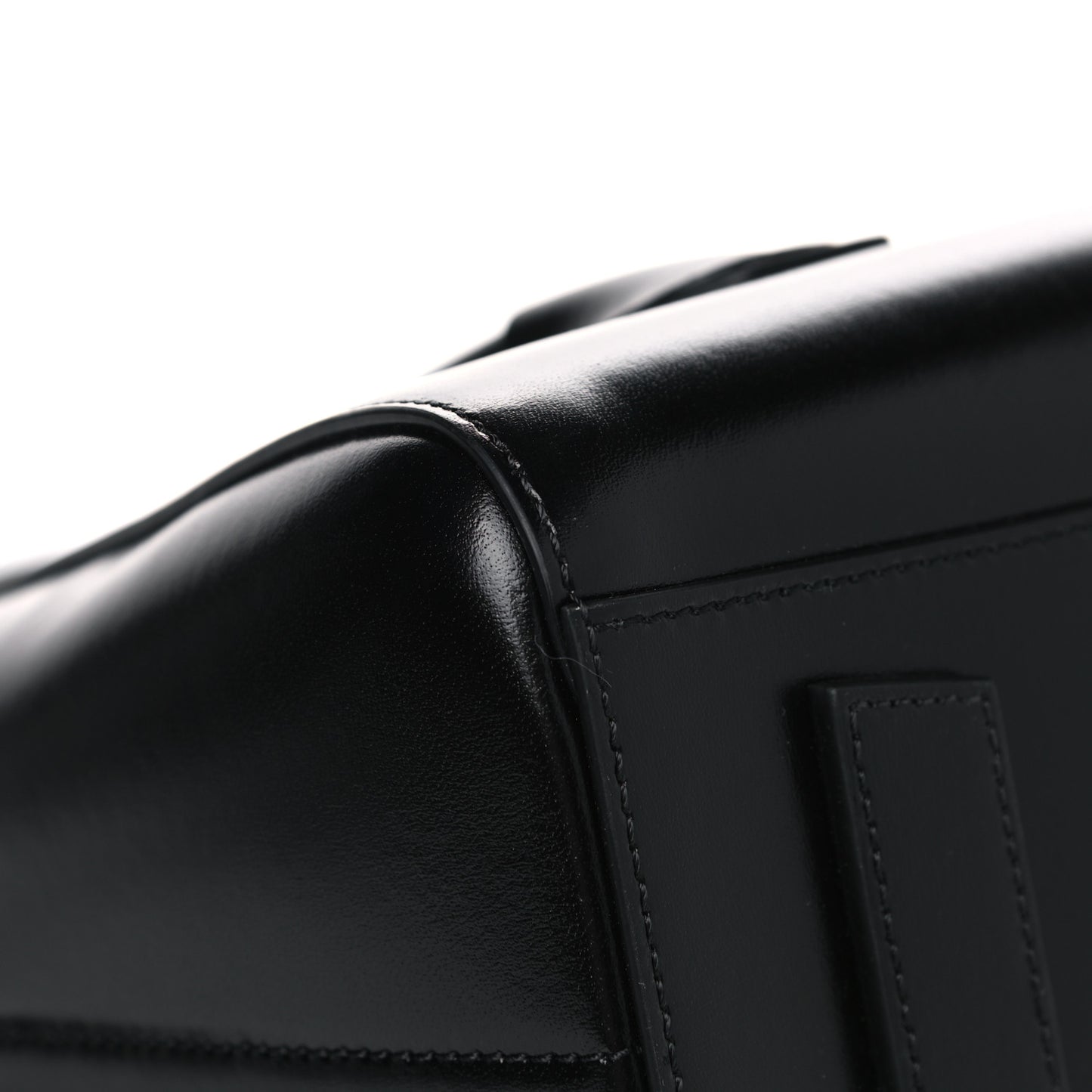 Box Calfskin Medium Lock Antigona Black