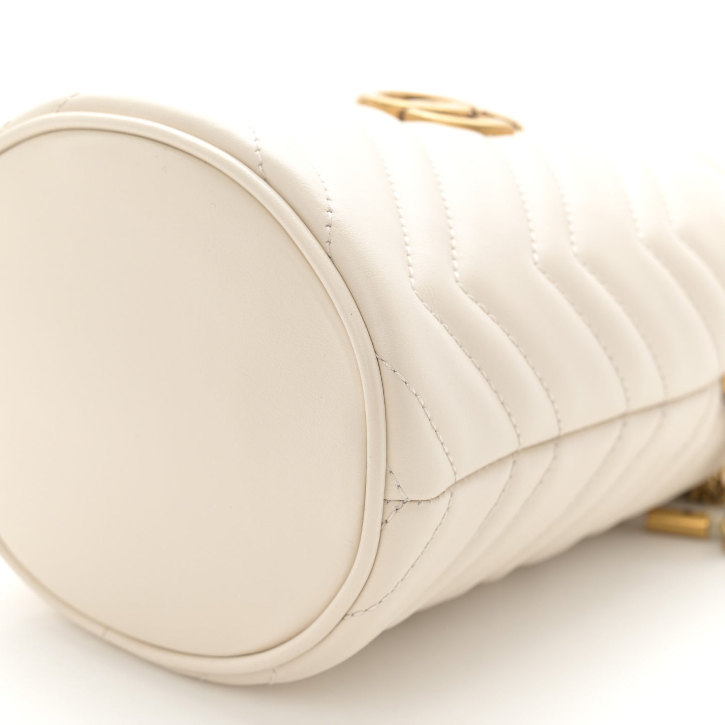 Calfskin Matelasse Mini GG Marmont 2.0 Bucket Bag White