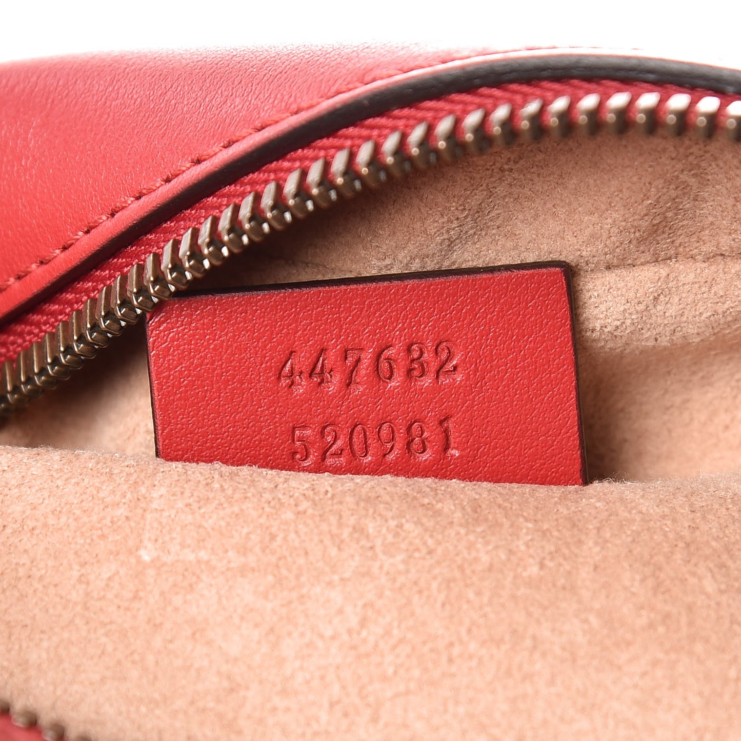 Calfskin Matelasse Small GG Marmont Chain Shoulder Bag Hibiscus Red