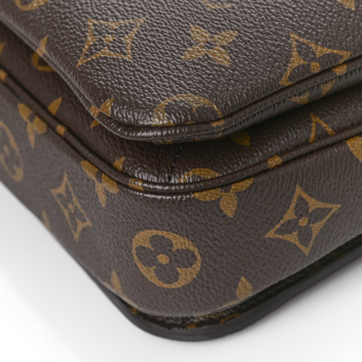 Louis Vuitton Monogram Pochette Metis 8 of 8
