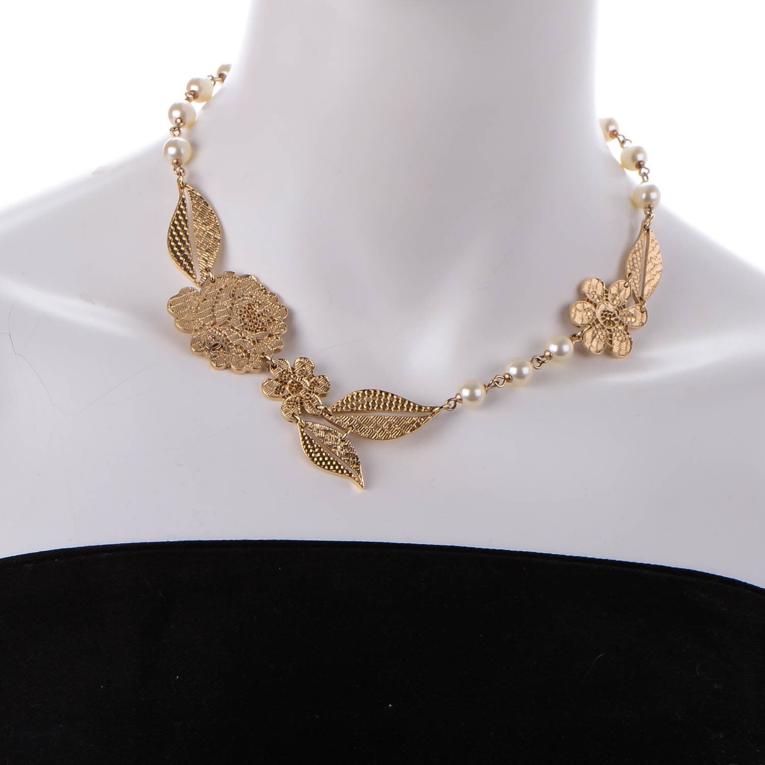Chanel Pearl Camellia Necklace Gold 2 of 7