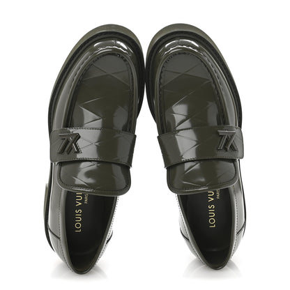 Louis Vuitton Shiny Calfskin Academy Loafers 38 Kaki 2 of 10