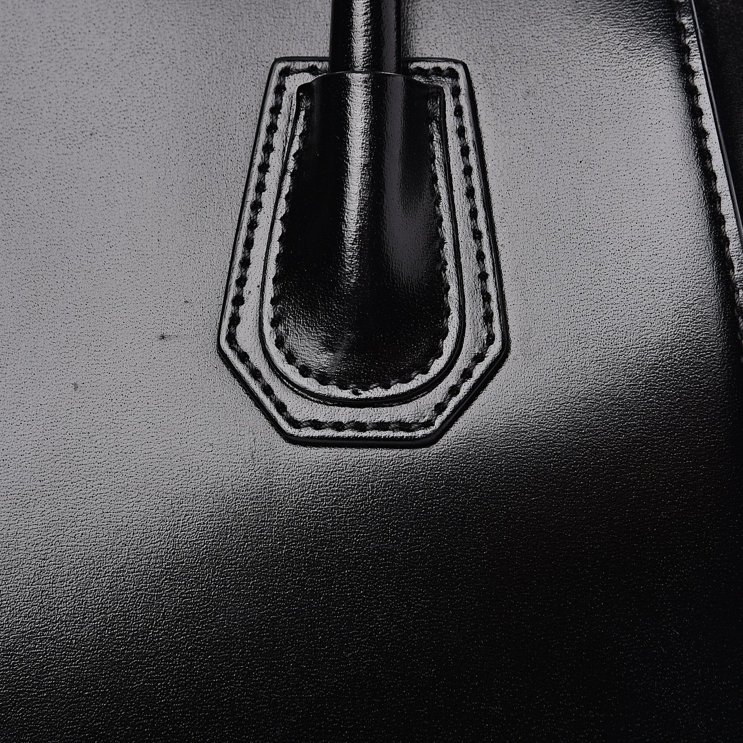 Shiny Lord Calfskin Small Antigona Black