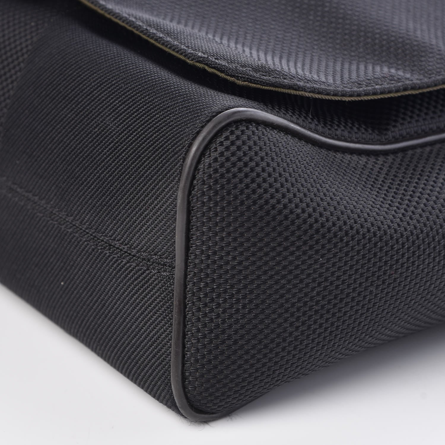 Louis Vuitton Damier Geant Messenger Bag Black 10 of 10