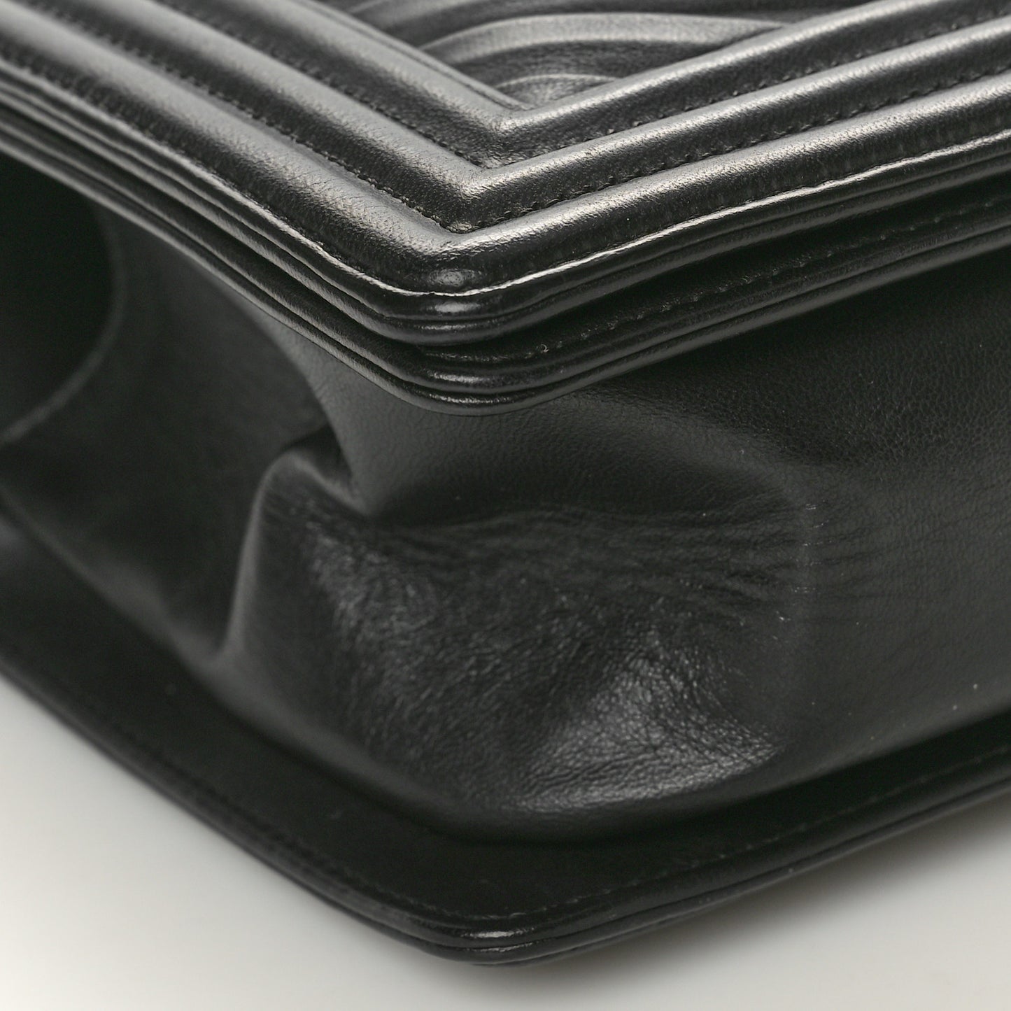 Lambskin Pleated Medium Boy Flap Black
