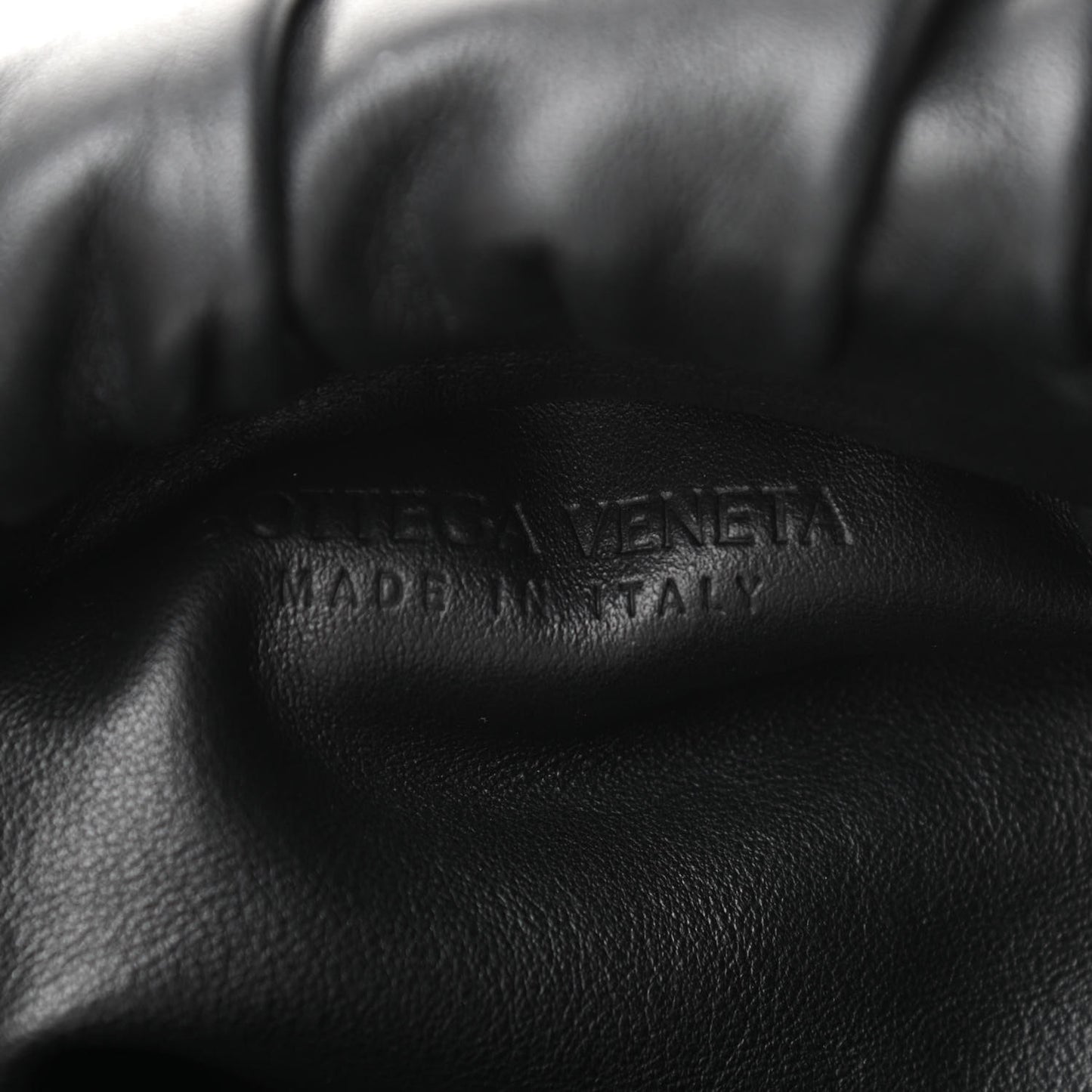 Calfskin The Pouch Chain Black