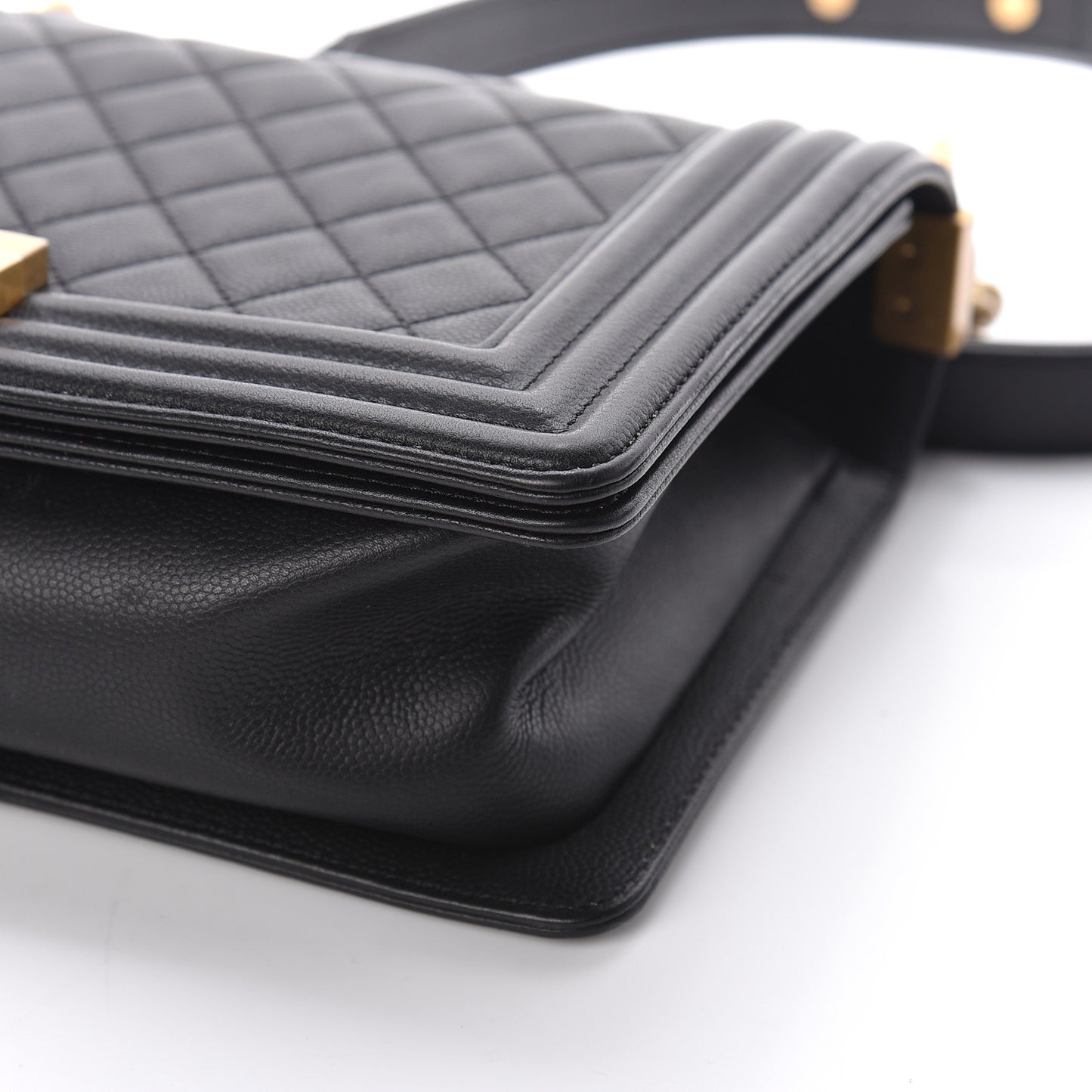 Caviar Quilted Medium Boy Flap Black