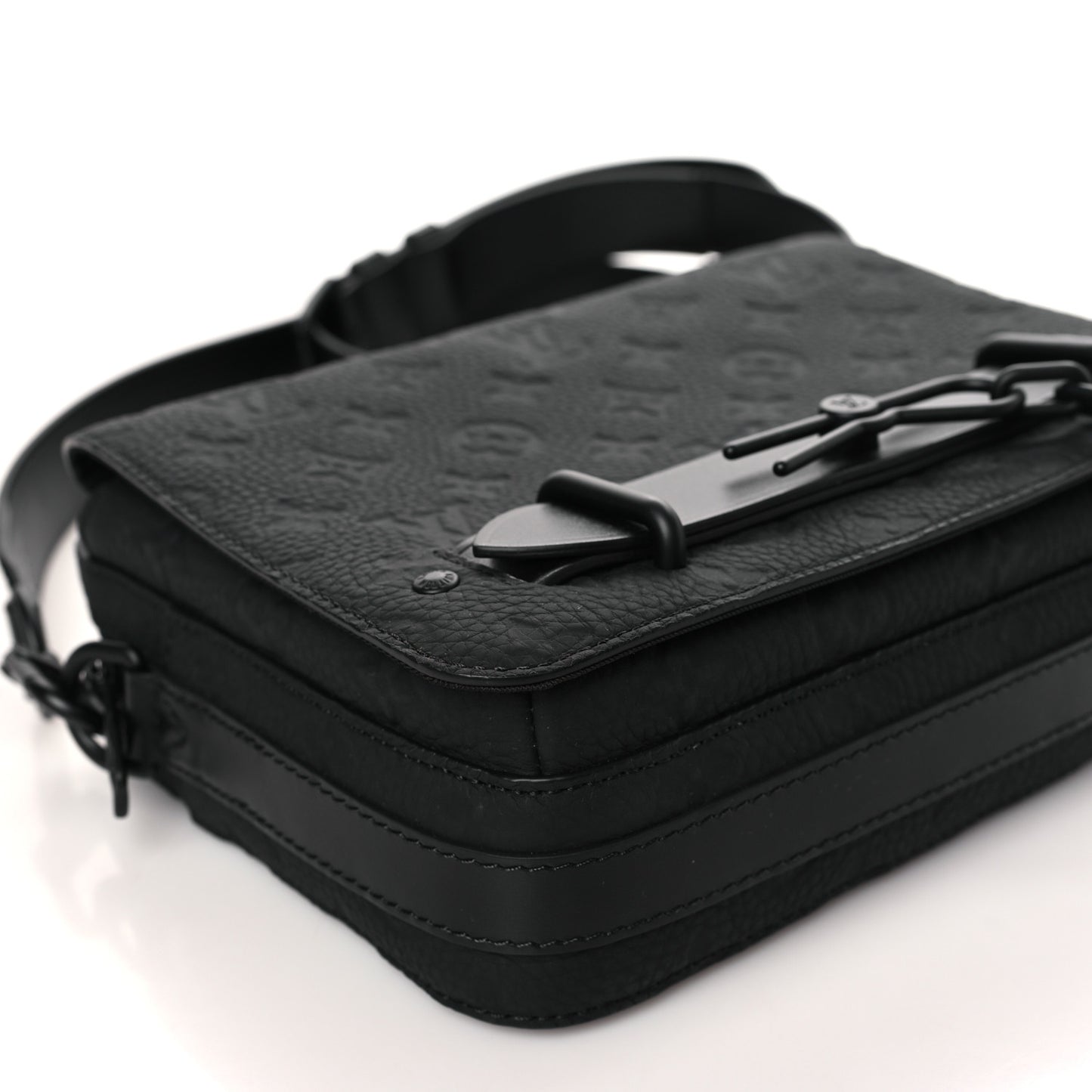 Taurillon Monogram Steamer Messenger Black