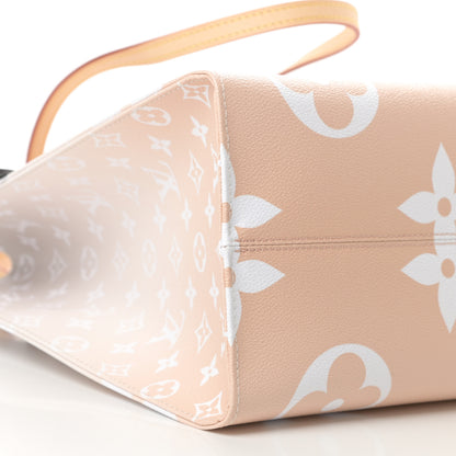 Louis Vuitton Monogram Giant By The Pool Onthego GM Brume 6 of 13
