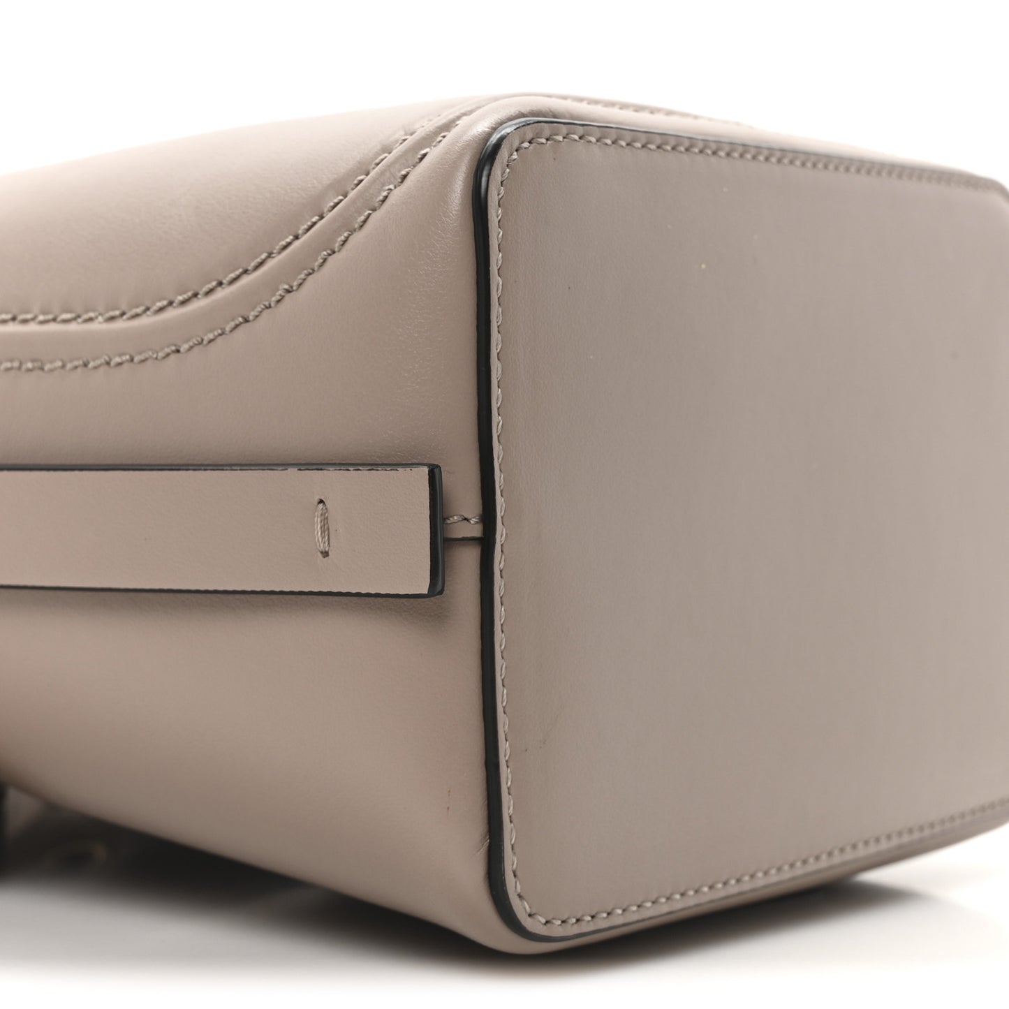 Calfskin Vlogo Walk Bucket Bag Poudre