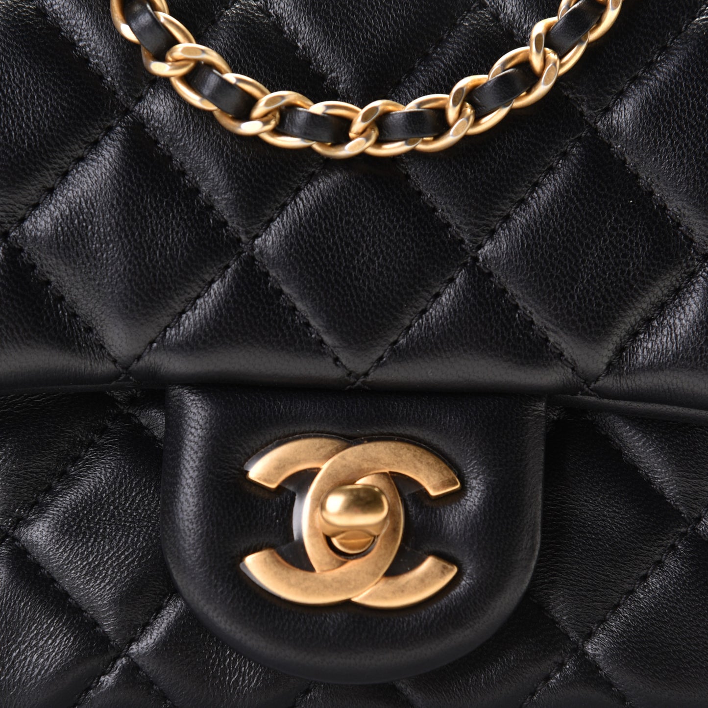 Lambskin Quilted Mini Pearl Crush Flap Black