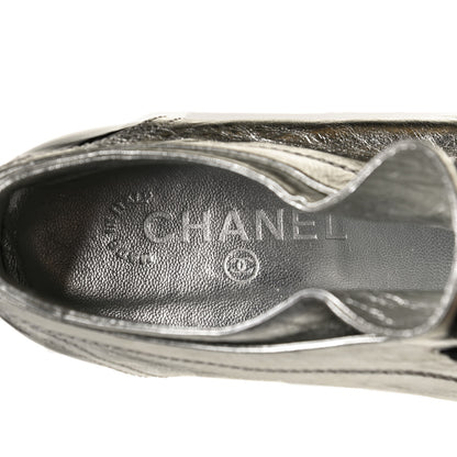 Chanel Metallic Lambskin Patent Cap Toe CC Sneakers 39.5 Silver Black 16 of 17