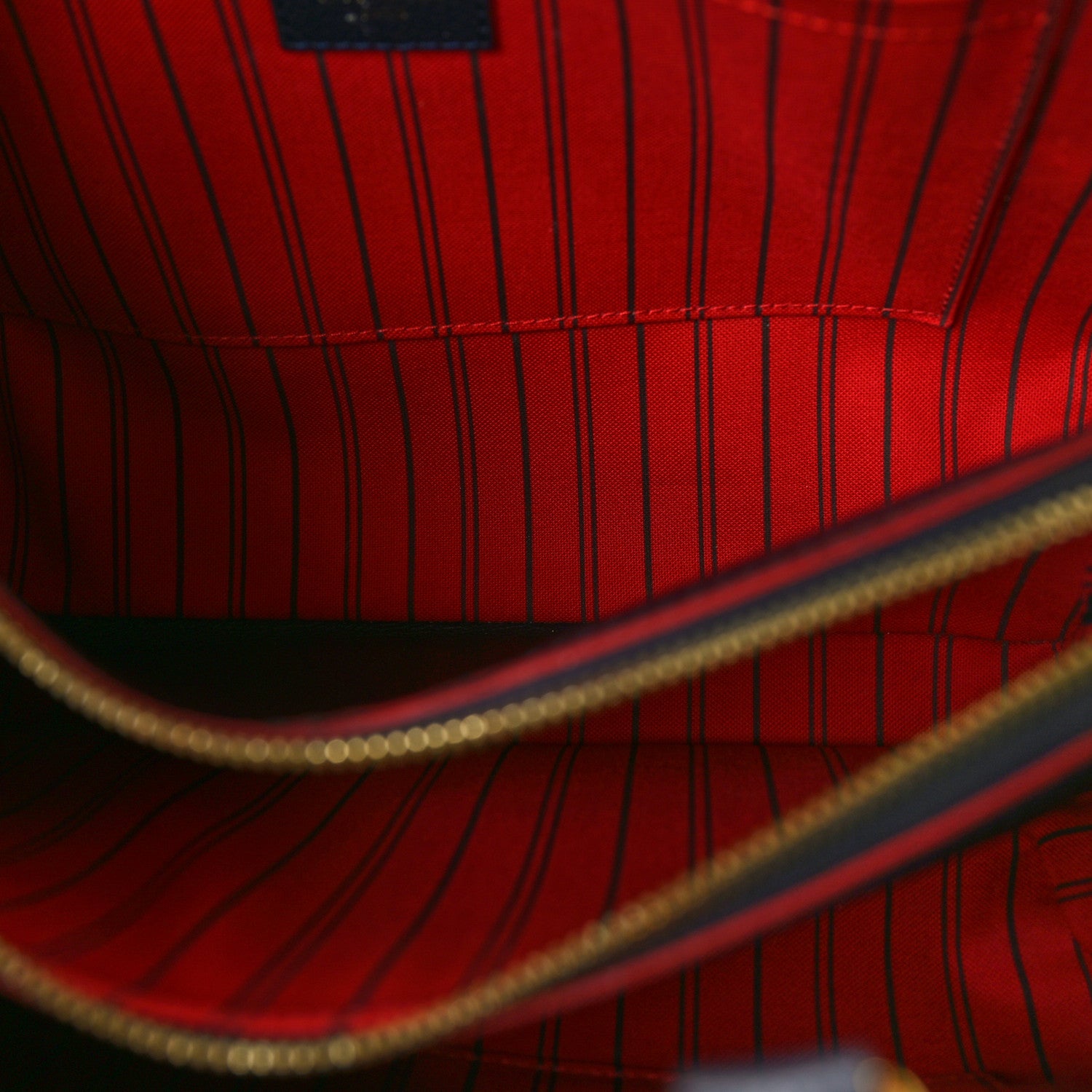 Louis Vuitton Empreinte Montaigne MM Marine Rouge 5 of 13