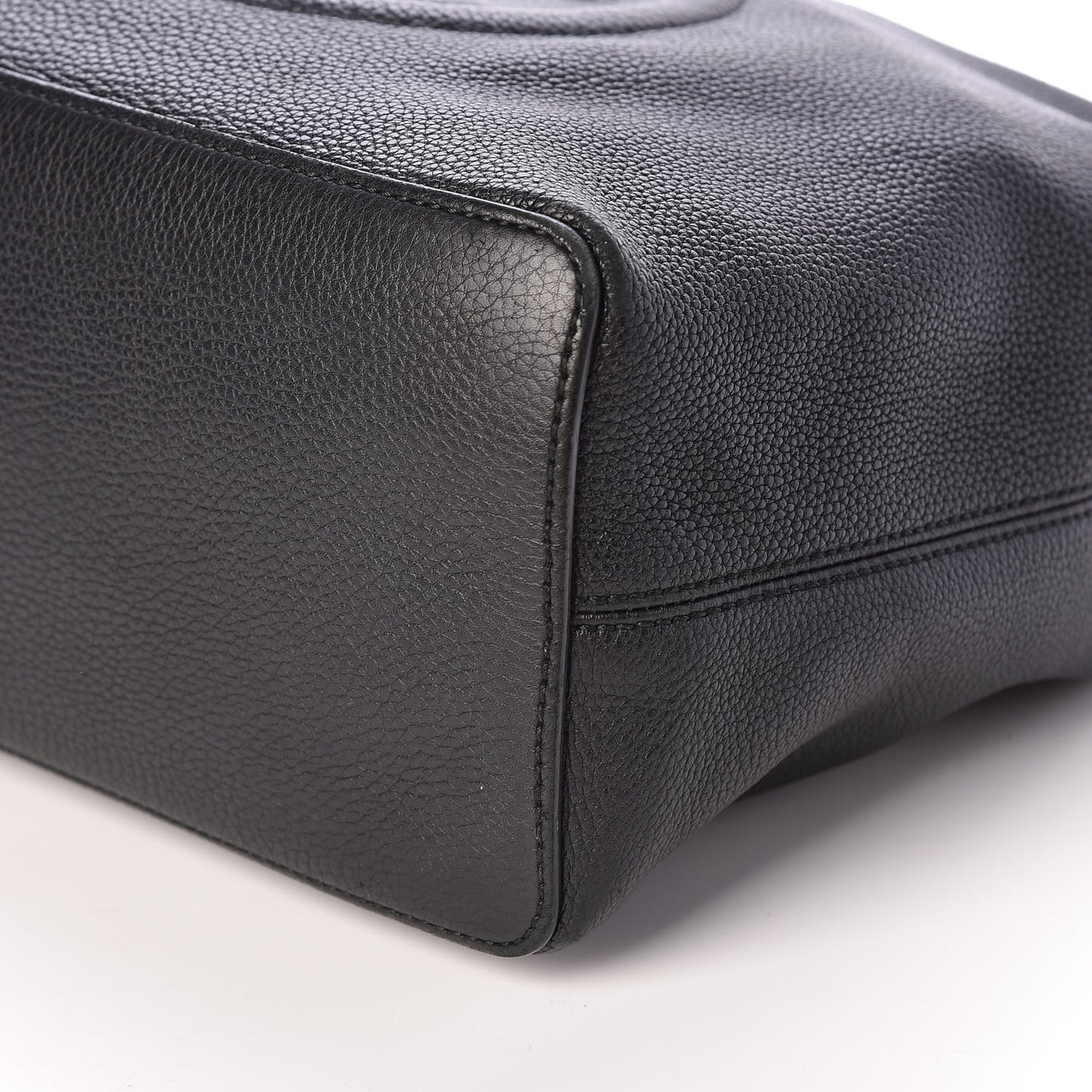 Pebbled Calfskin Large Soho Hobo Black
