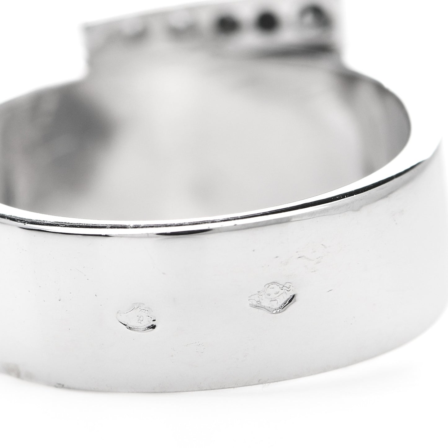 18K White Gold Diamond Buckle Ring 51 5.75