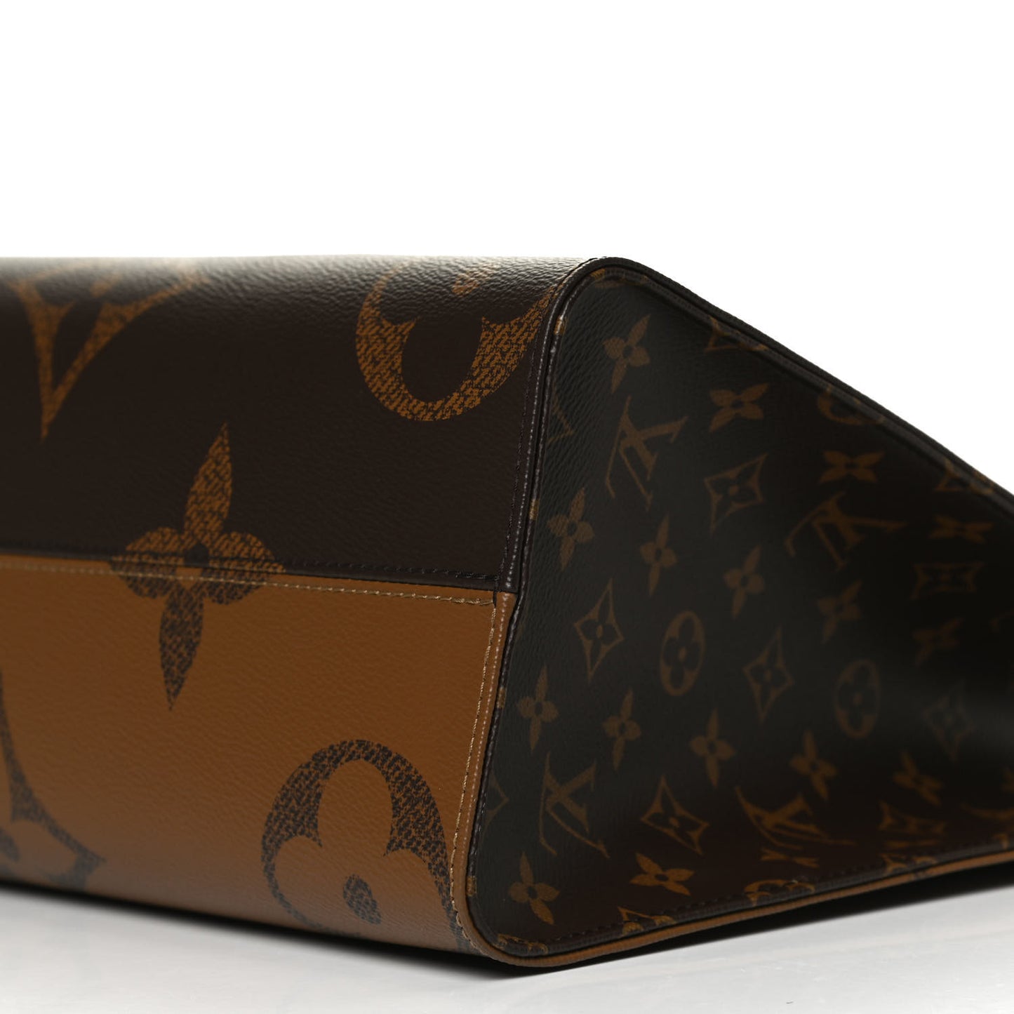 Reverse Monogram Giant Onthego MM