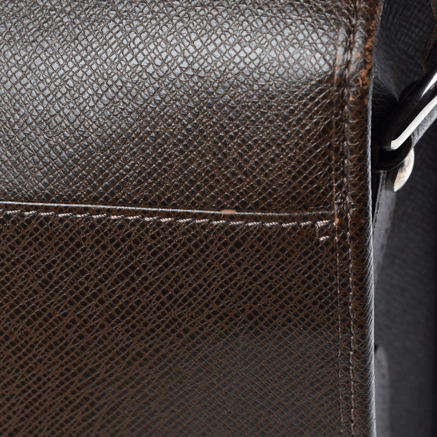 Louis Vuitton Taiga Andrei Messenger Bag Grizzli 17 of 19