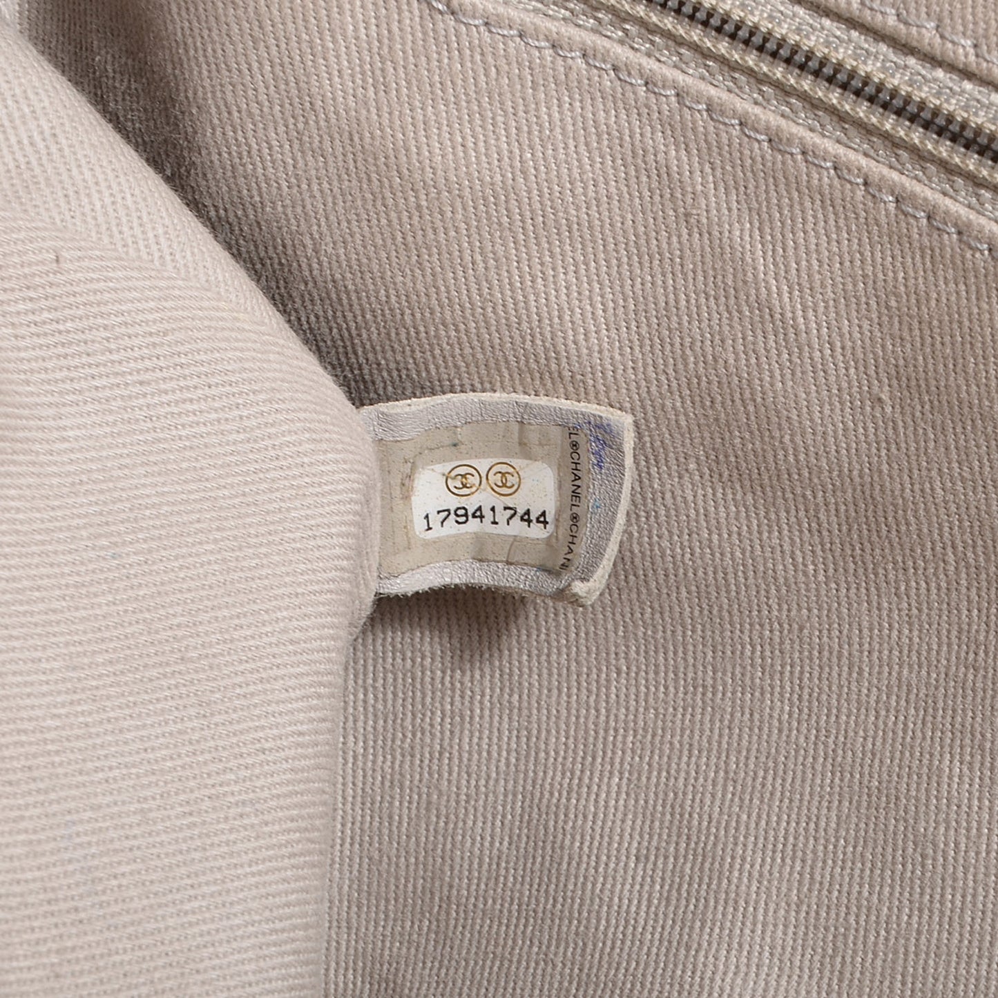 Easy Caviar Jumbo Flap Beige