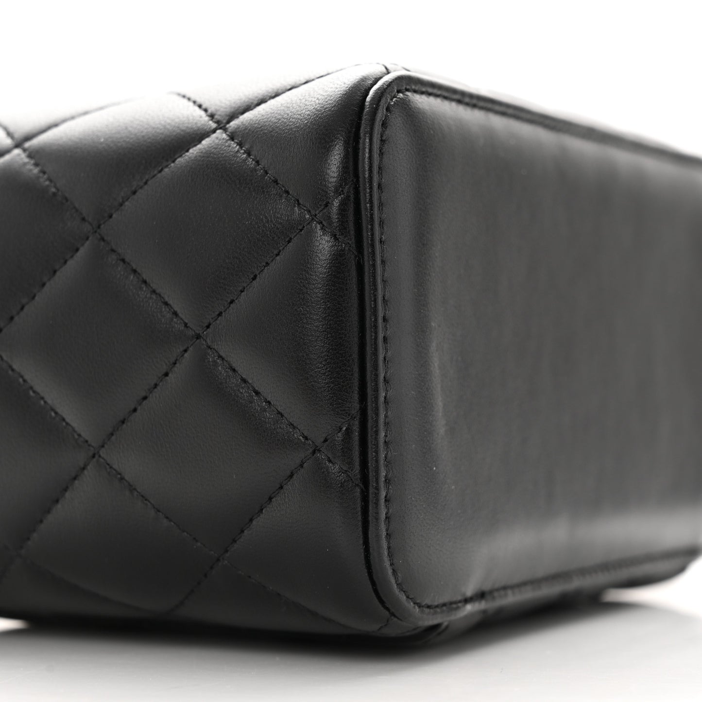Lambskin Quilted Small Top Handle Vanity Case With Chain Black