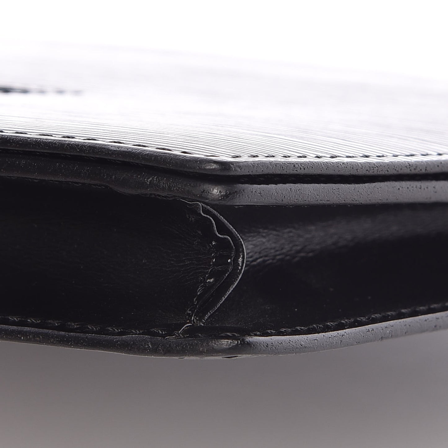 Epi Pochette Trapeze Black