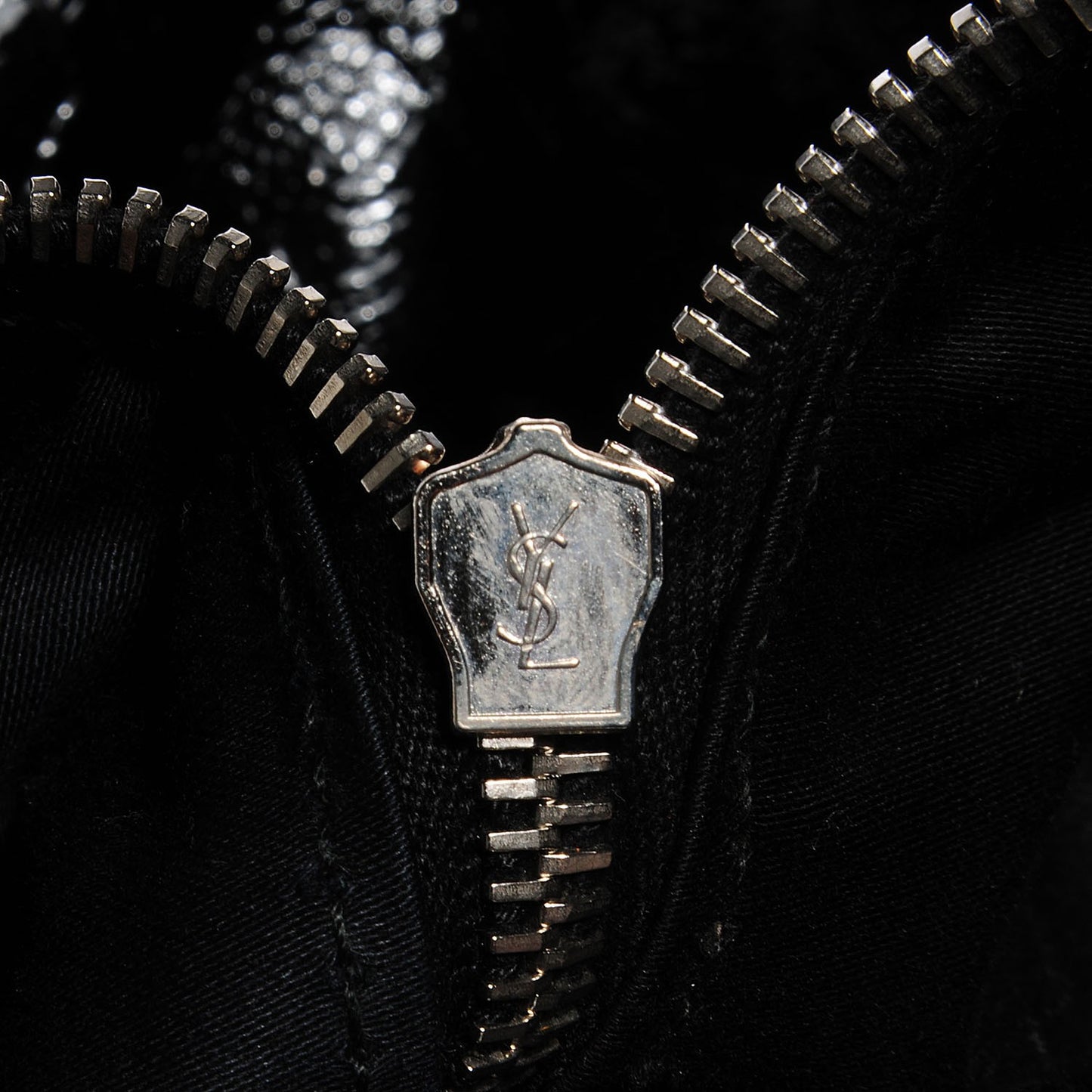 Embossed Patent Medium Easy Y Bag Black